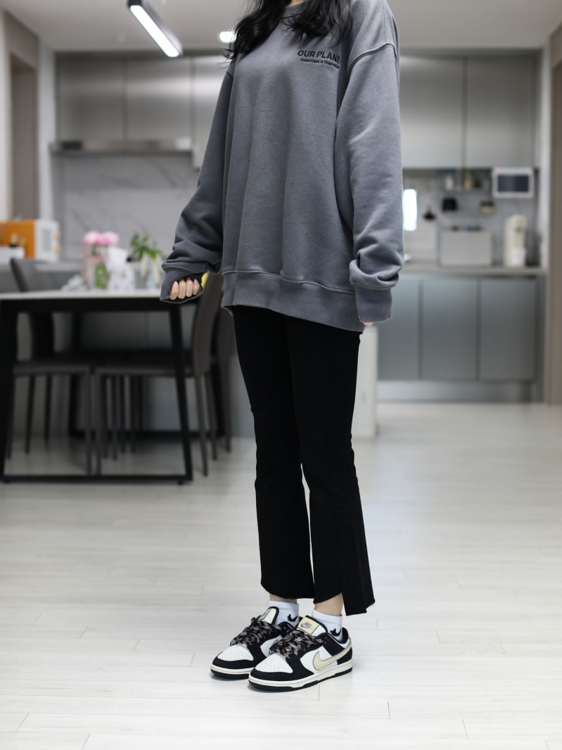 (W) Nike Dunk Low LX Black Suede 착용 스타일 - 1