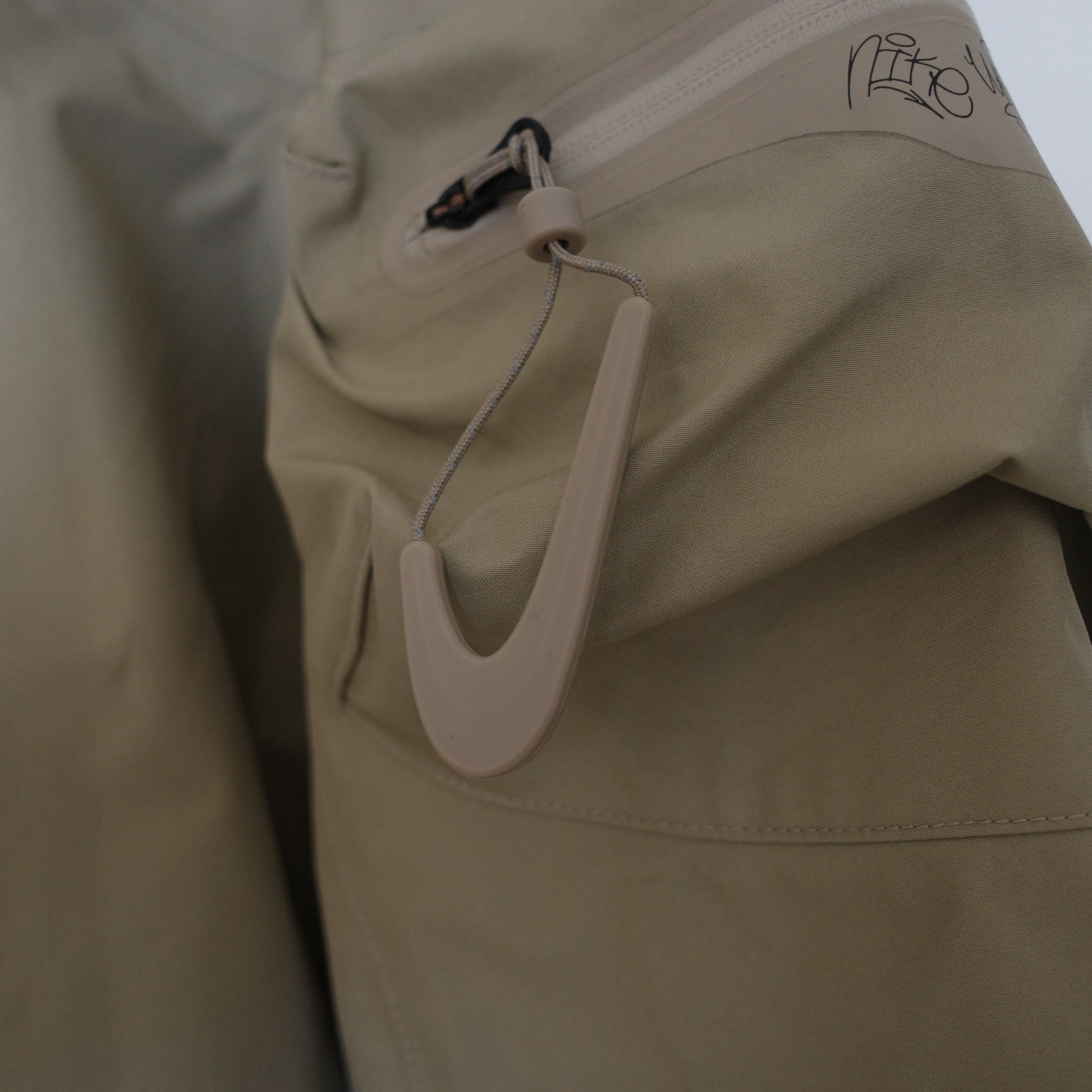 Nike x Off-White NRG Gore-Tex Jacket Khaki - Asia 착용 스타일 - 3