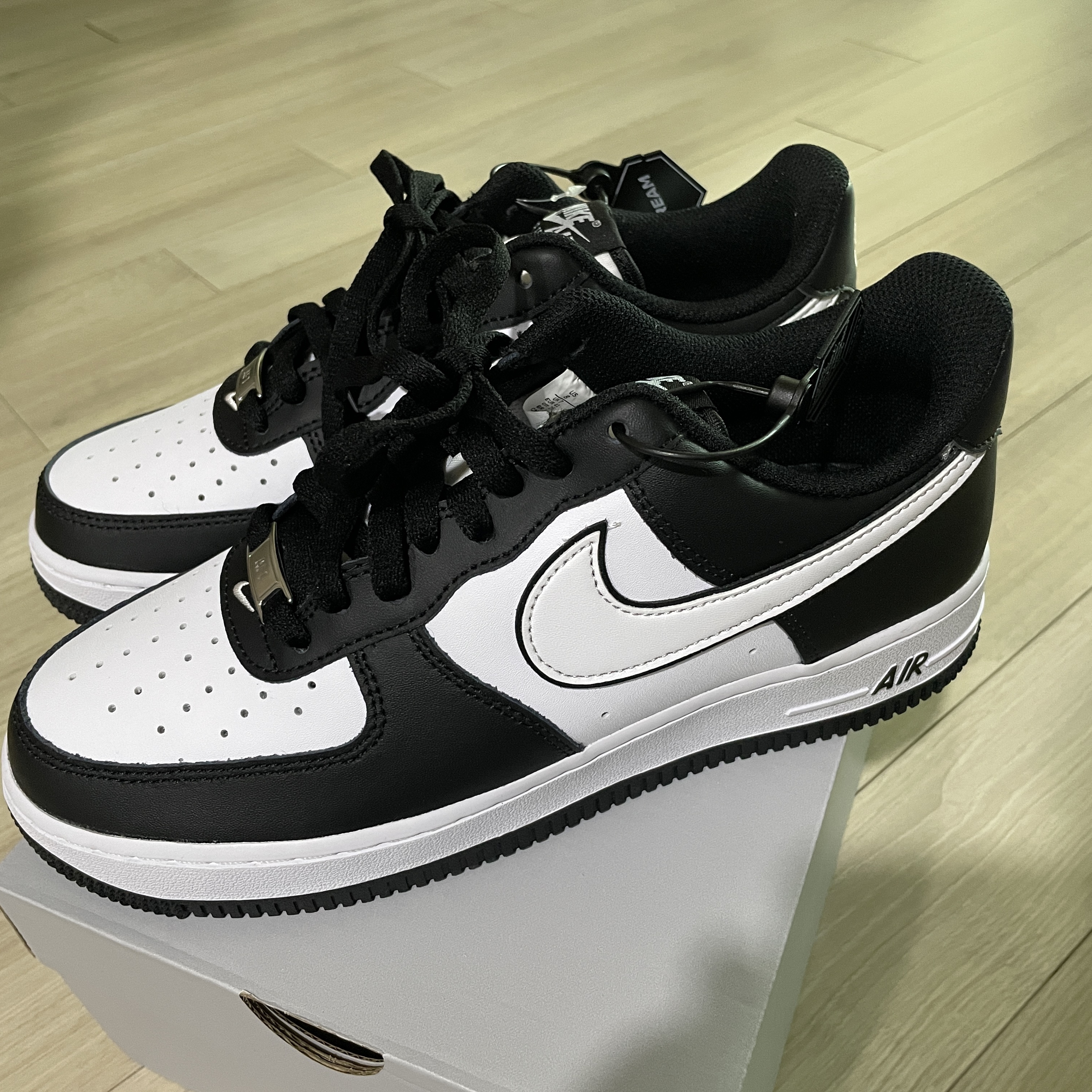 Nike Air Force 1 '07 Black White 착용 스타일