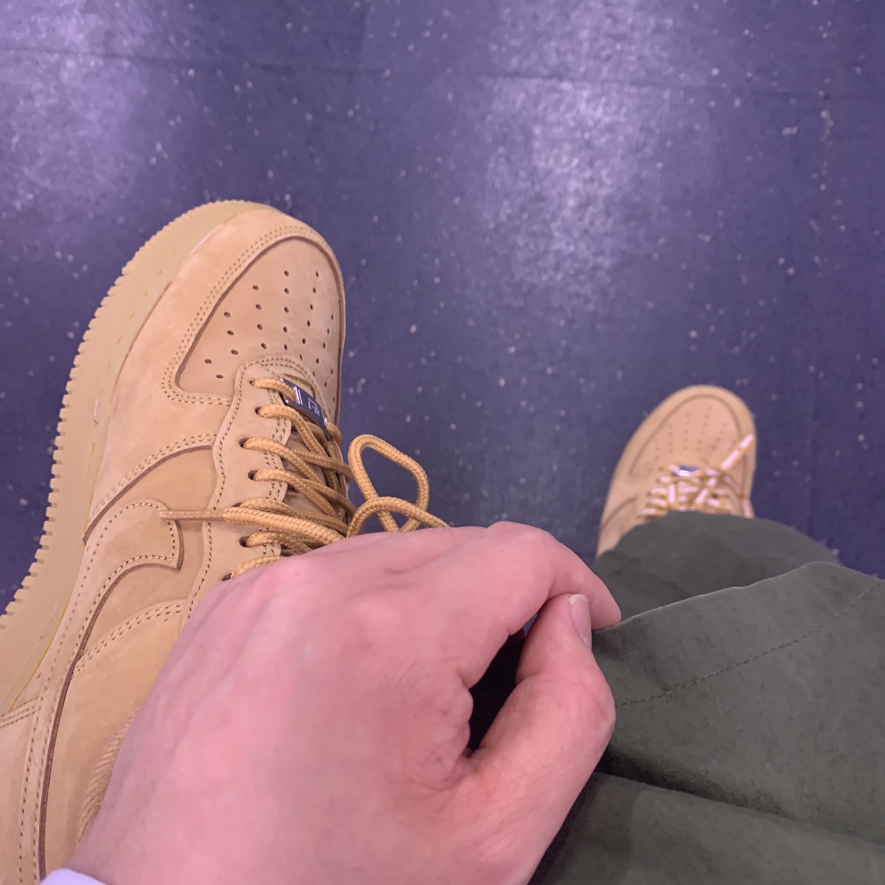 Nike x Supreme Air Force 1 Low Flax 착용 스타일