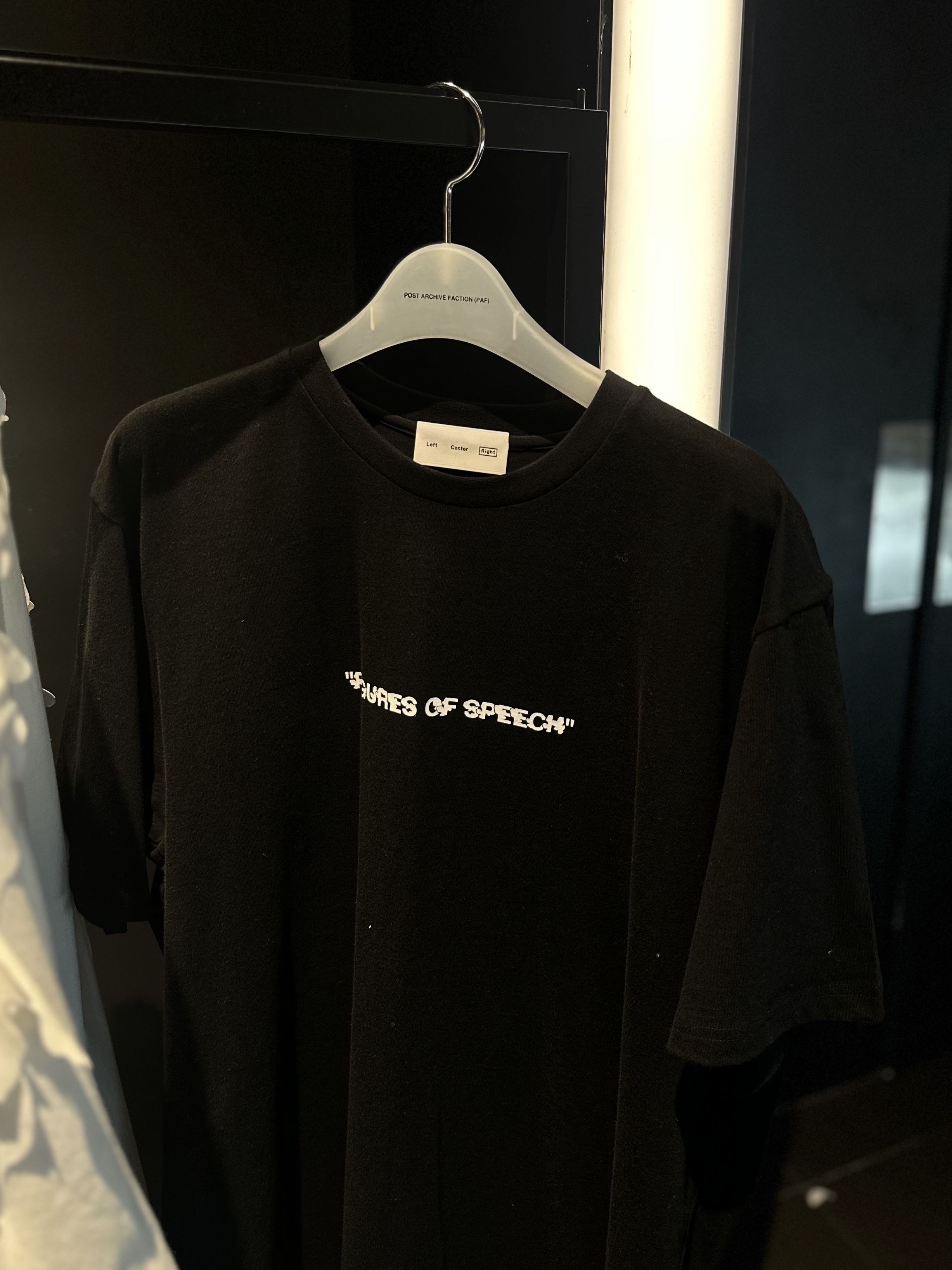 Off-White x Post Archive Faction Figures of Speech T-Shirt Right Black 착용 스타일 - 3