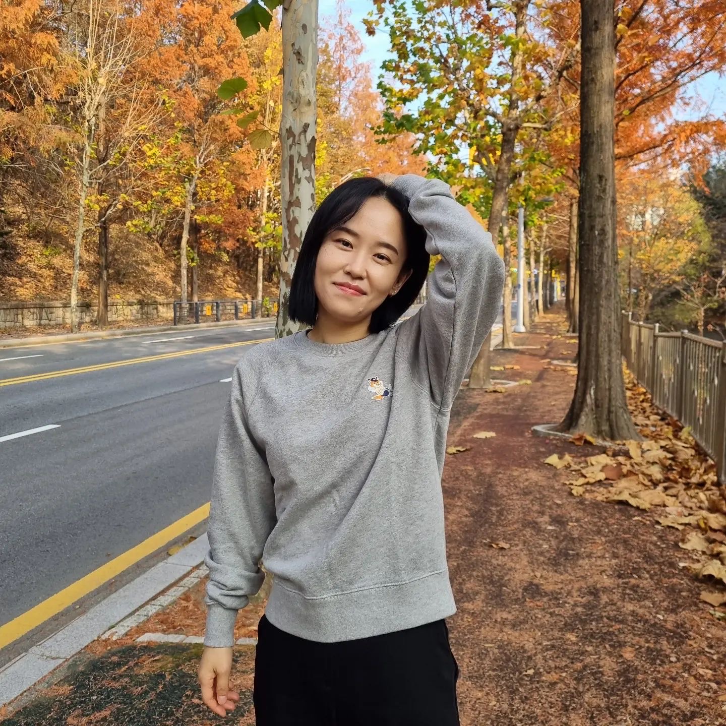 (W) Maison Kitsune Dressed Fox Patch Adjusted Sweatshirt Grey Melange 착용 스타일