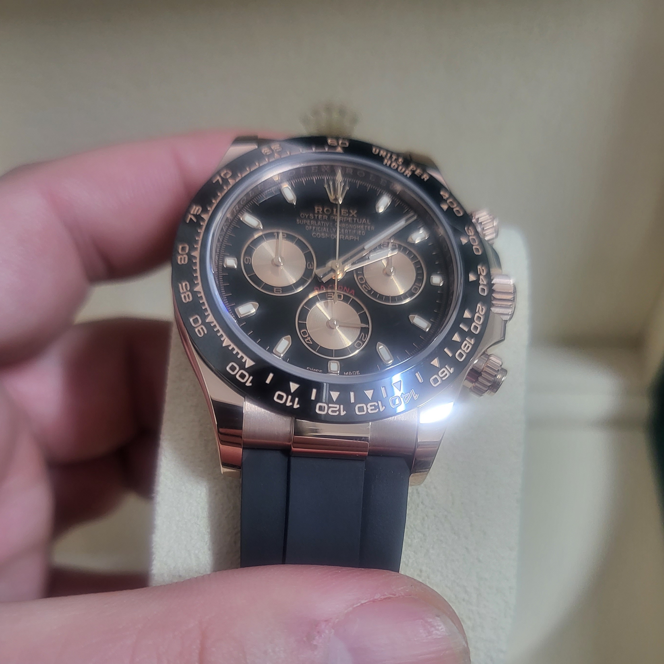 Rolex Cosmograph Daytona 40mm 116515LN Black Pink Oysterflex 착용 스타일