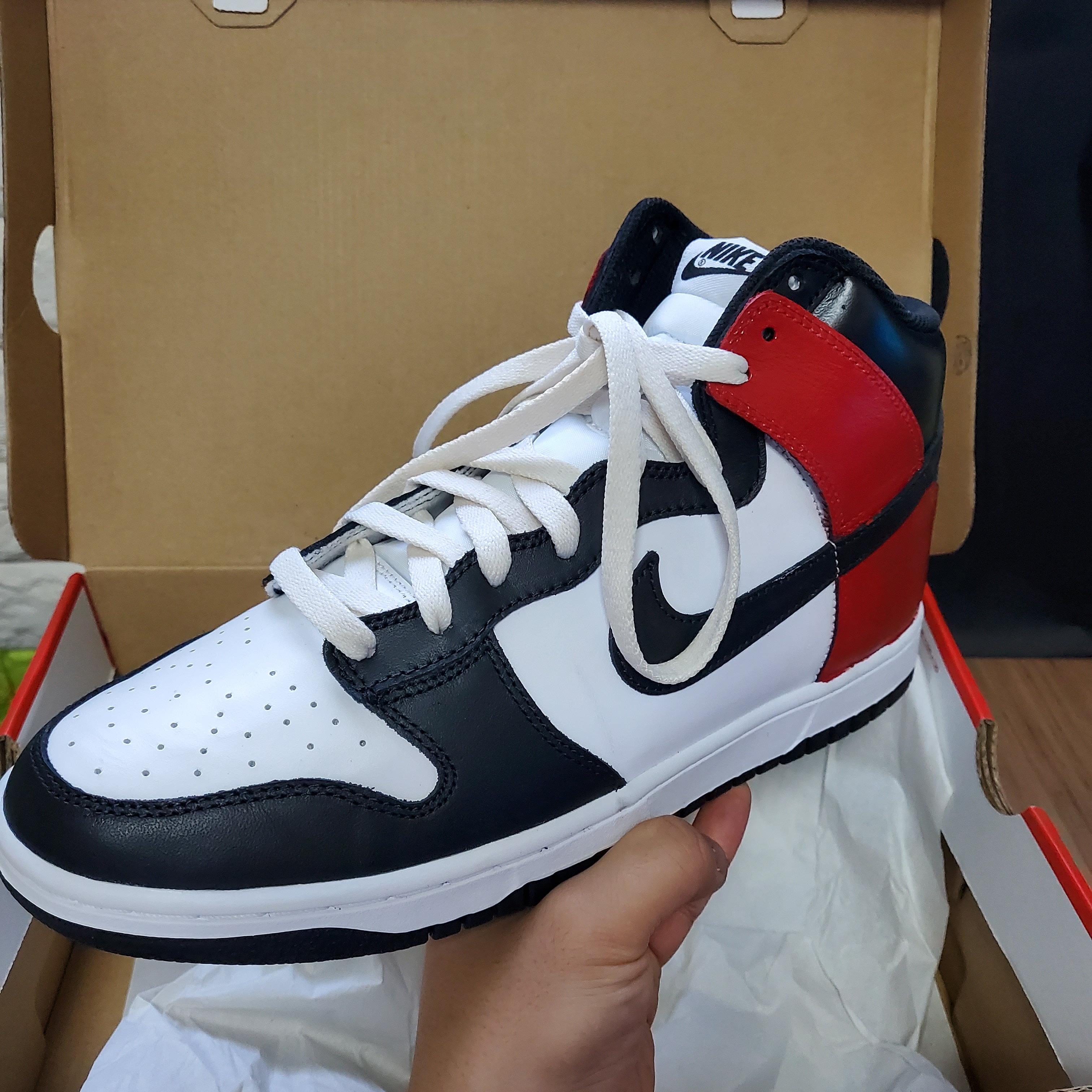 Nike Dunk High Retro Championship White, Jordan 1 Retro High OG Black Toe 2016 착용 스타일 - 3