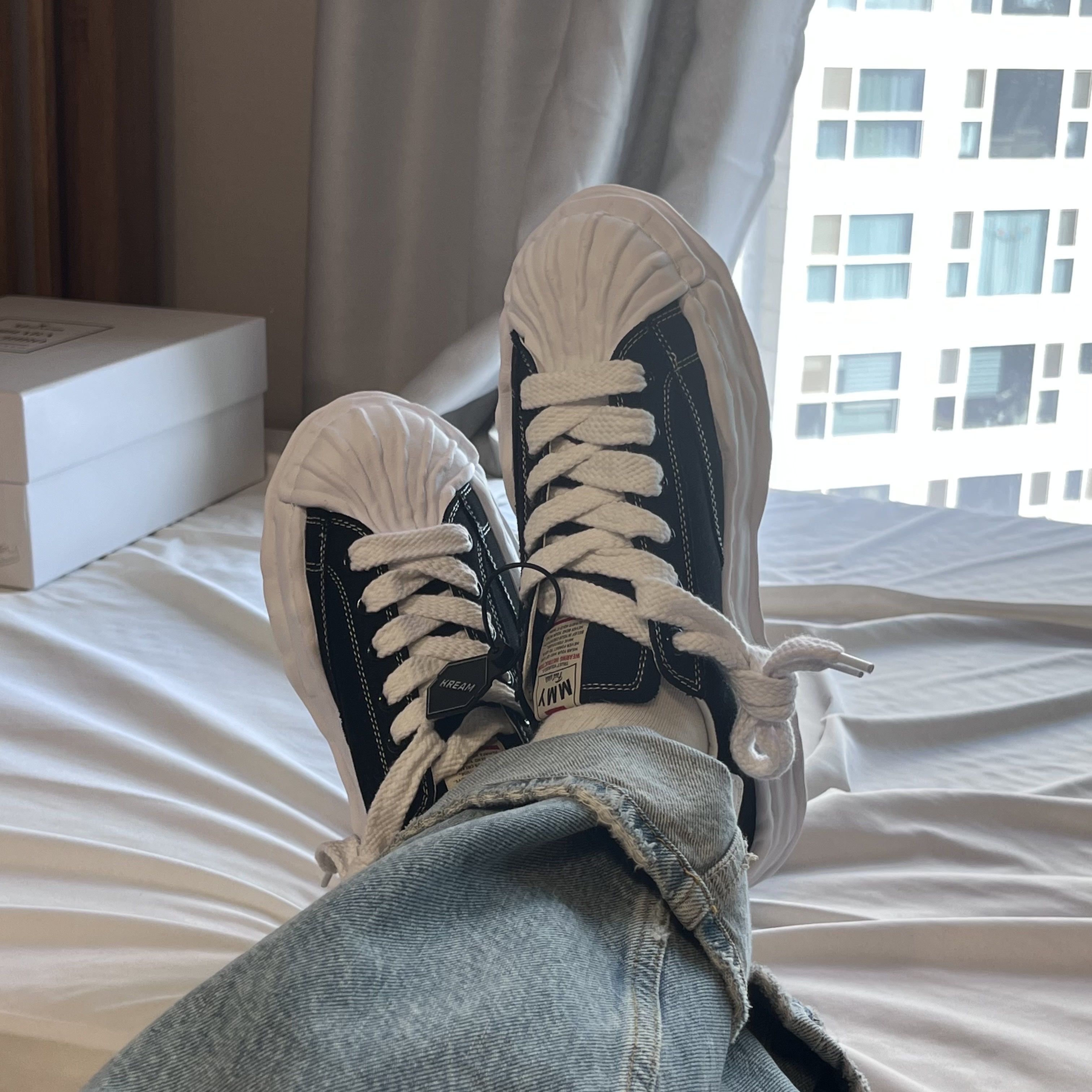 Maison Mihara Yasuhiro Blakey OG Sole Canvas Low-top Sneakers Black White 착용 스타일