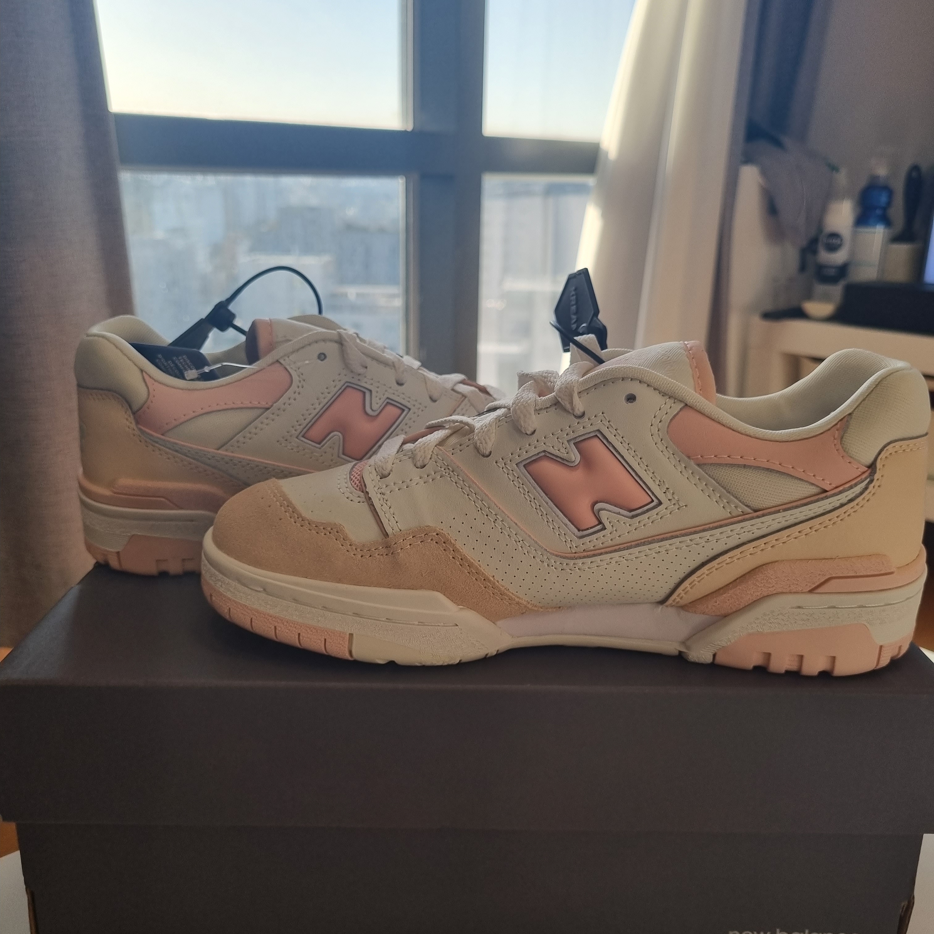 (W) New Balance 550 White Pink - B Standard 착용 스타일