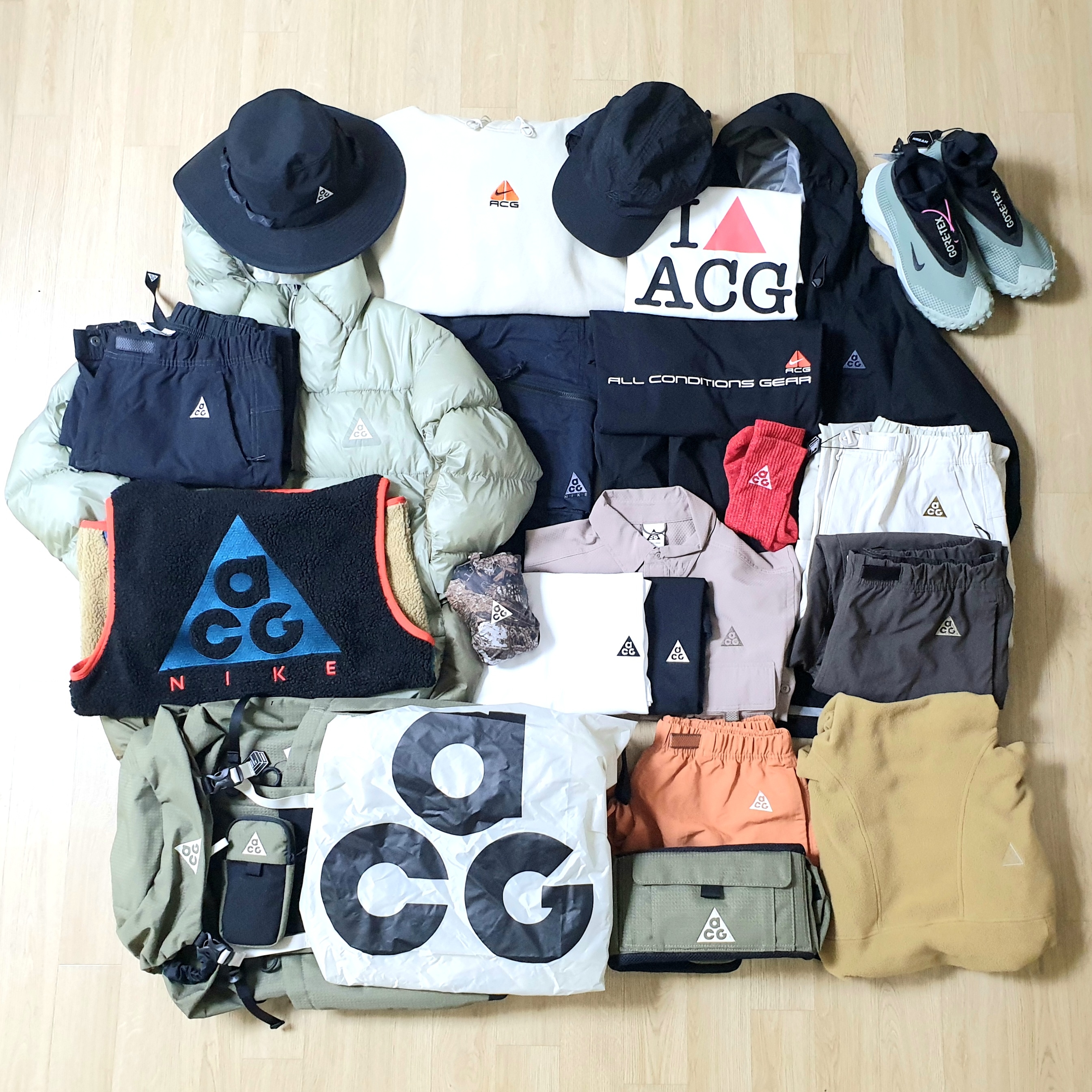 (W) Nike ACG Cargo Woven Pants Moon Particle - US/EU, Nike NRG ACG Trail Shorts Rust Oxide - Asia 착용 스타일