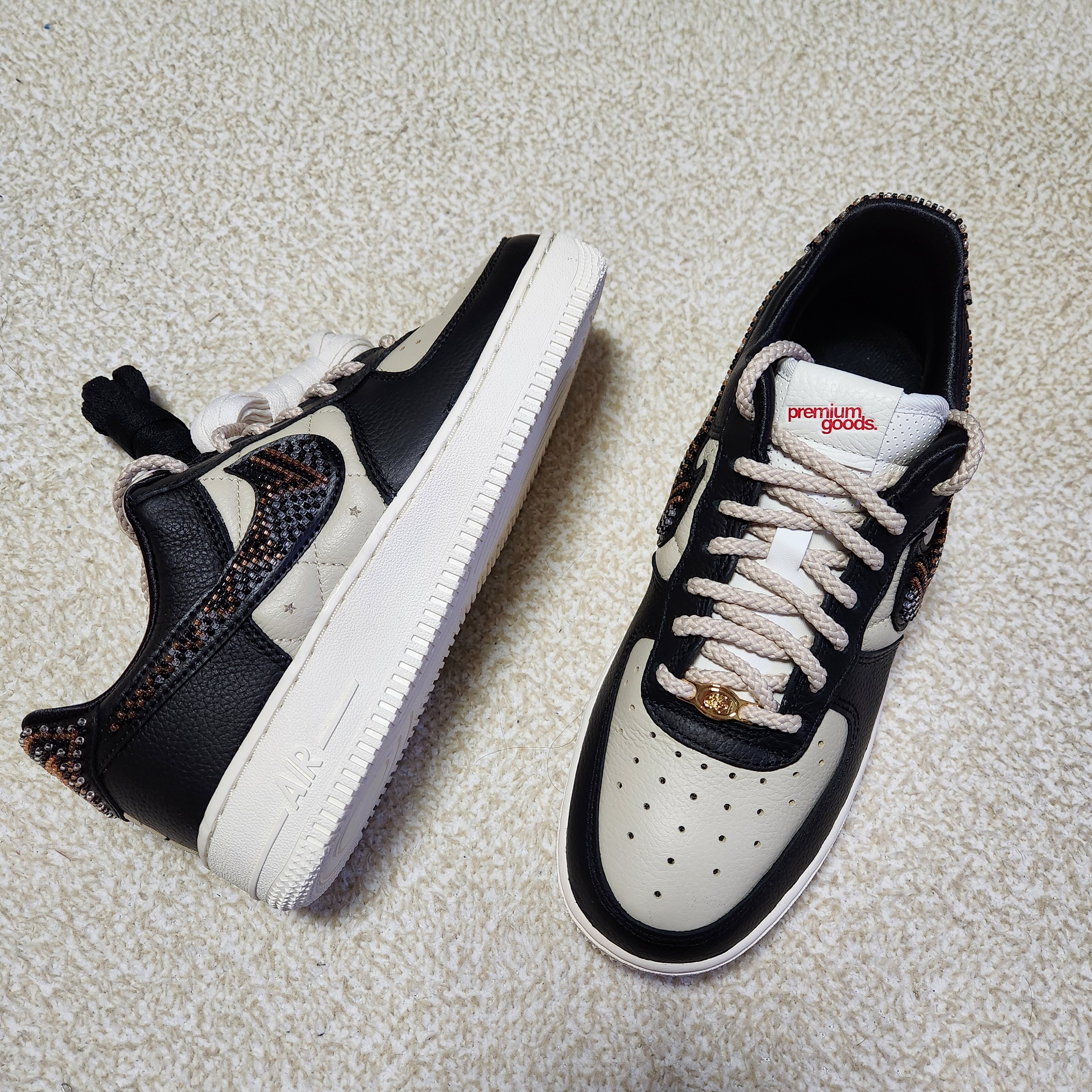 (W) Nike x Premium Goods Air Force 1 Low Black Sand 착용 스타일 - 1
