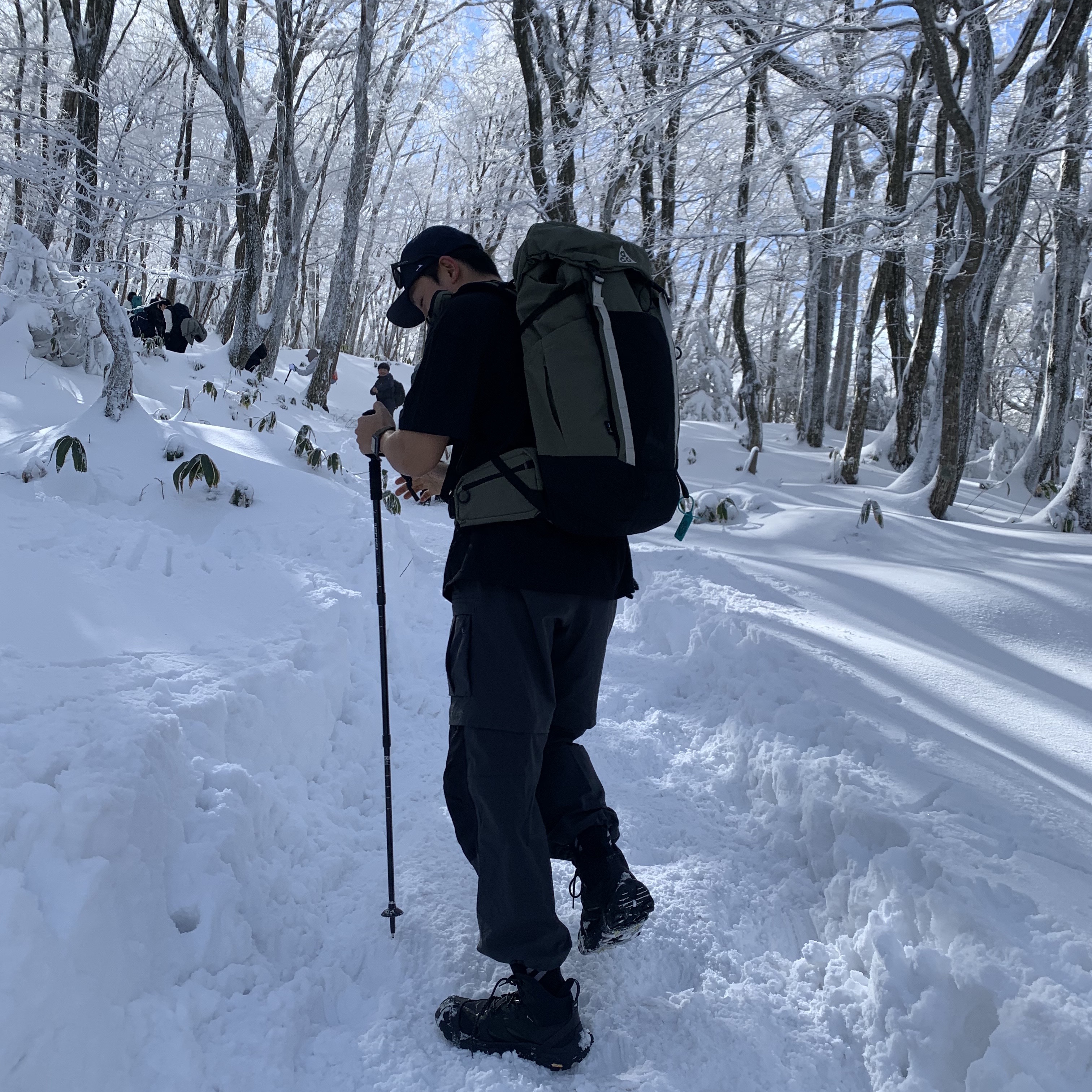 Hoka Anacapa Mid Gore-Tex Black, Nike ACG Smith Summit Cargo Pants Dark Smoke Grey - US/EU 착용 스타일 - 5