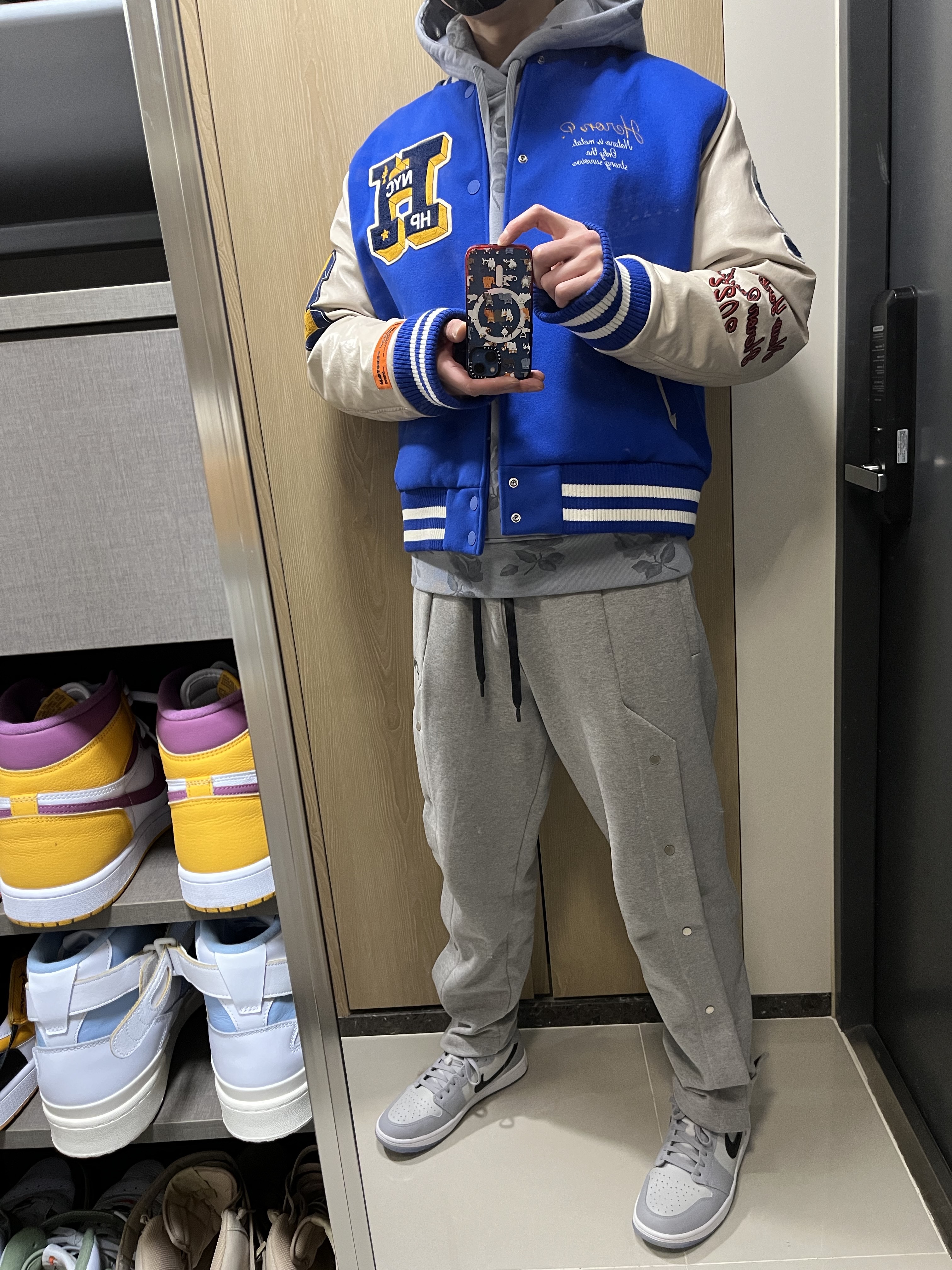 Jordan 1 Low Golf Wolf Grey, Jordan 1 Low Stealth and White 착용 스타일 - 1
