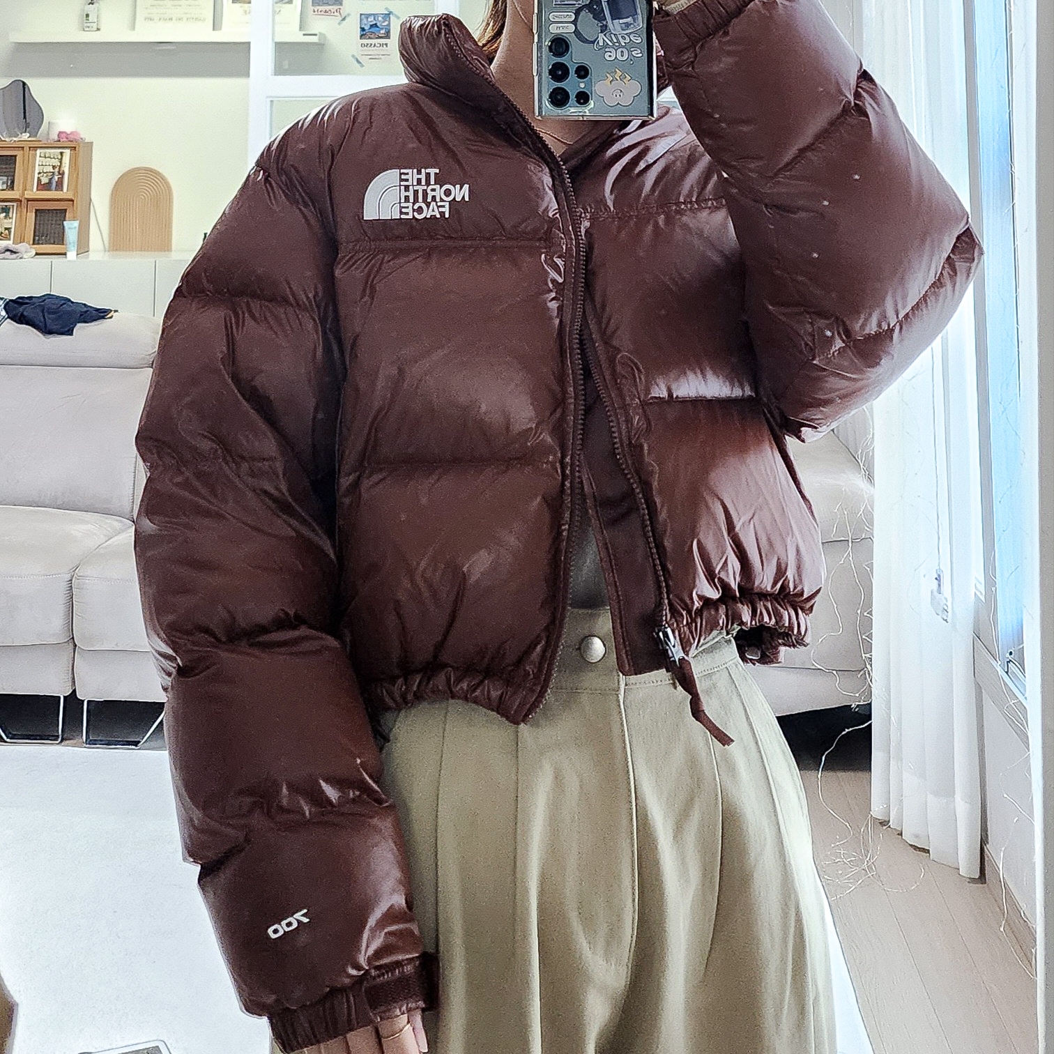 (W) The North Face Nuptse Short Jacket Dark Oak 착용 스타일 - 1