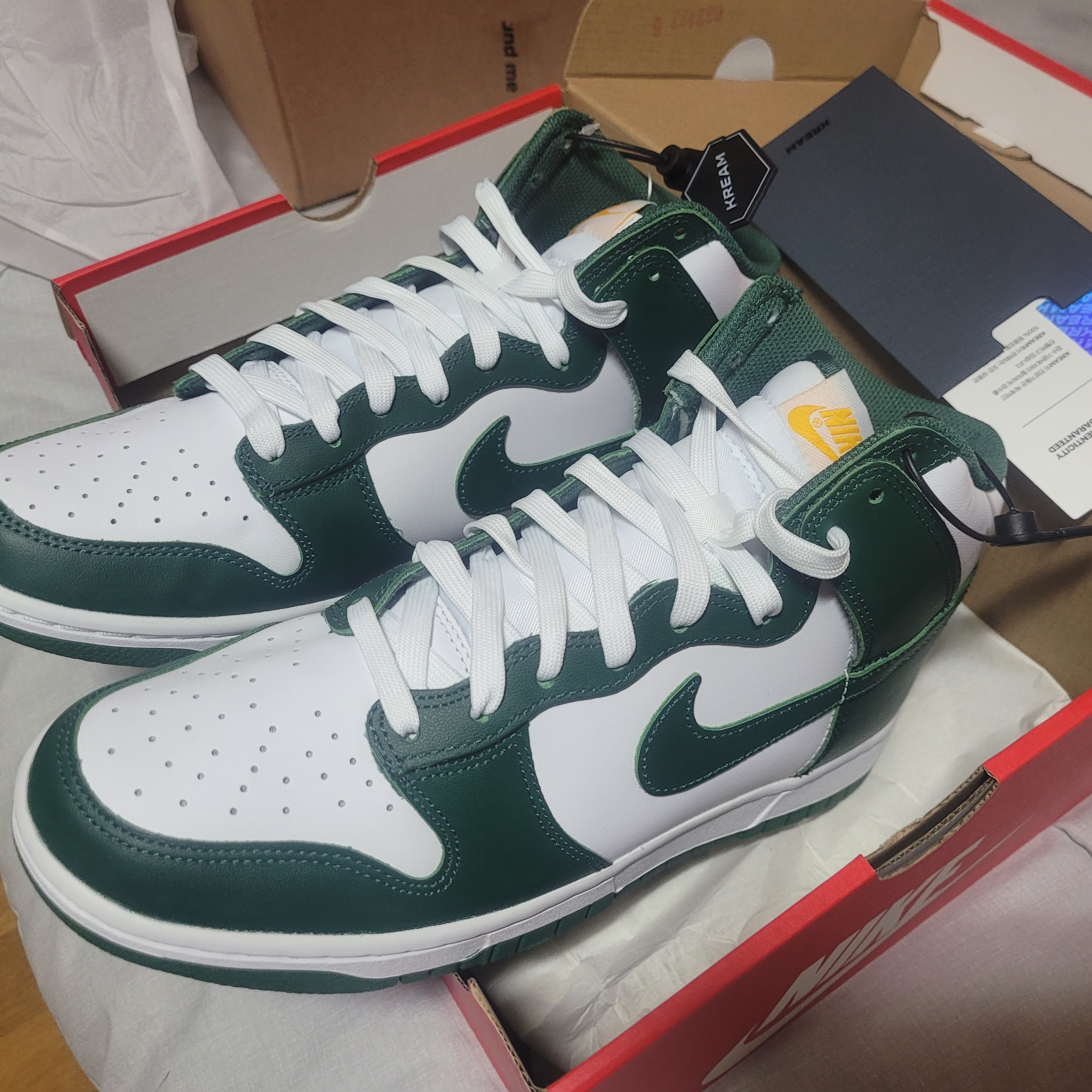 Nike Dunk High Retro Noble Green 착용 스타일
