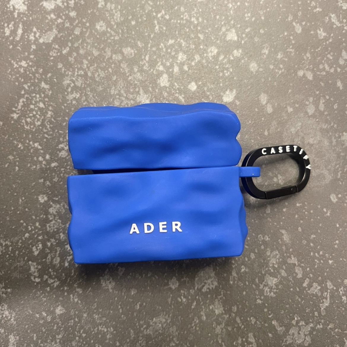 Casetify x Ader Error AirPods Pro Case 착용 스타일