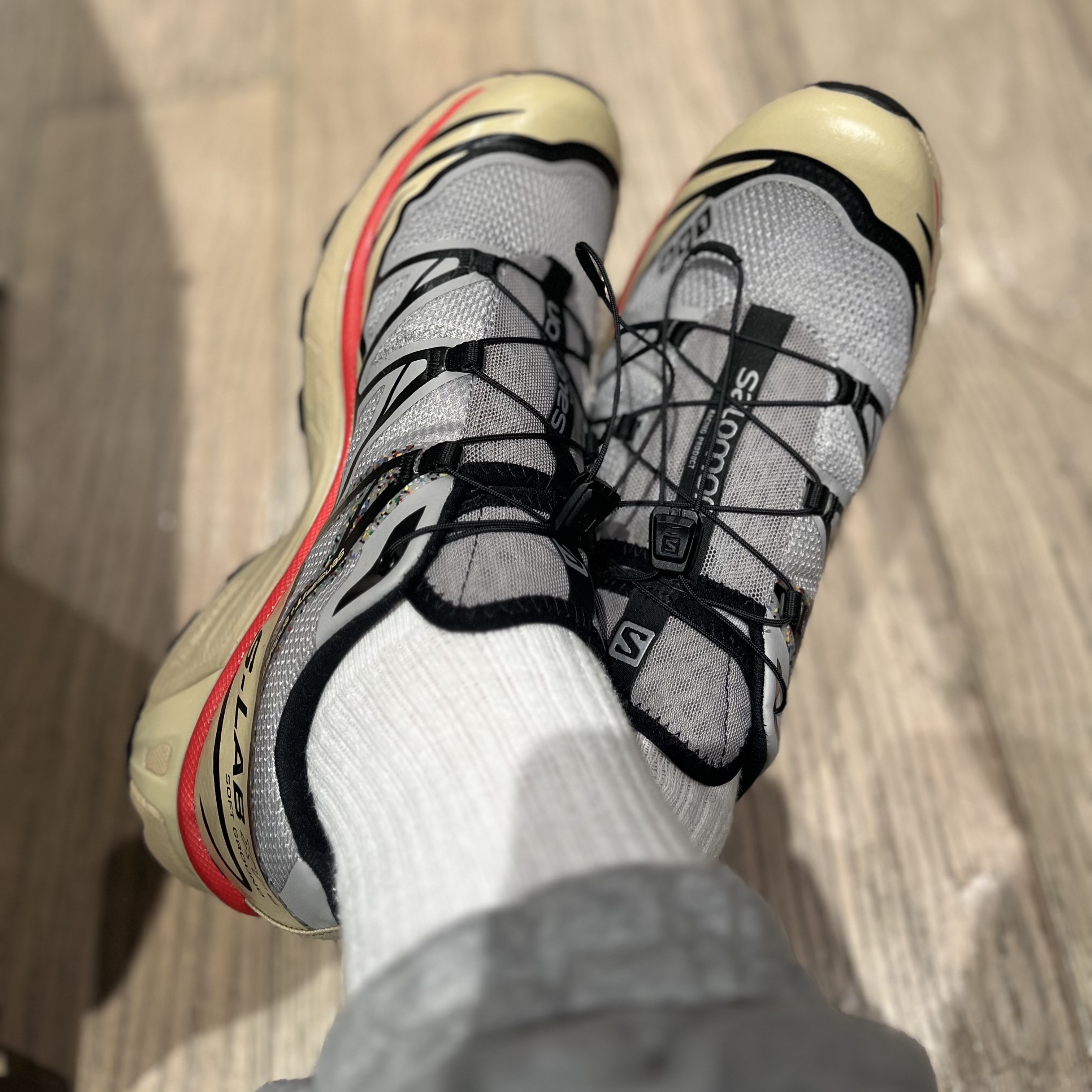 Salomon XT-6 Mindful Alloy Safari 착용 스타일
