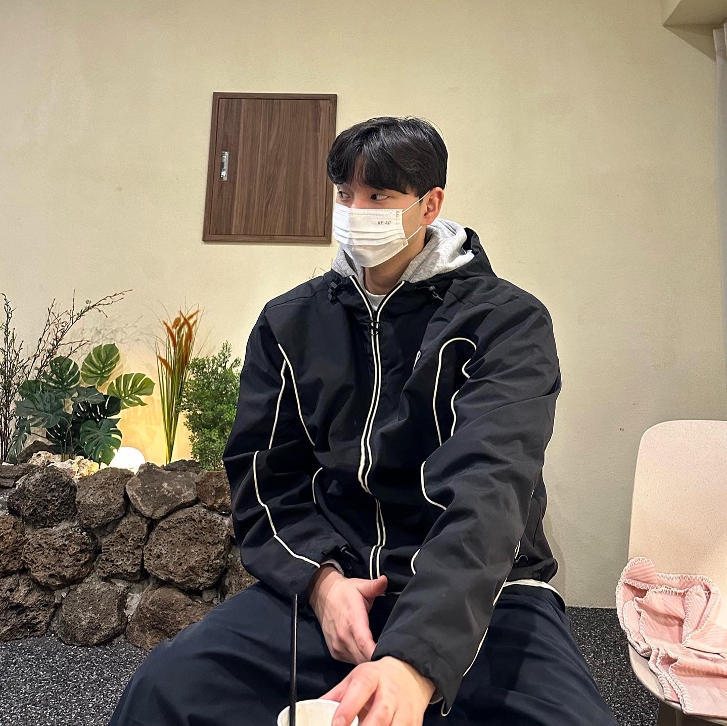 Diesel J-Hives Windbreaker with Contrast Piping Black 착용 스타일 - 2