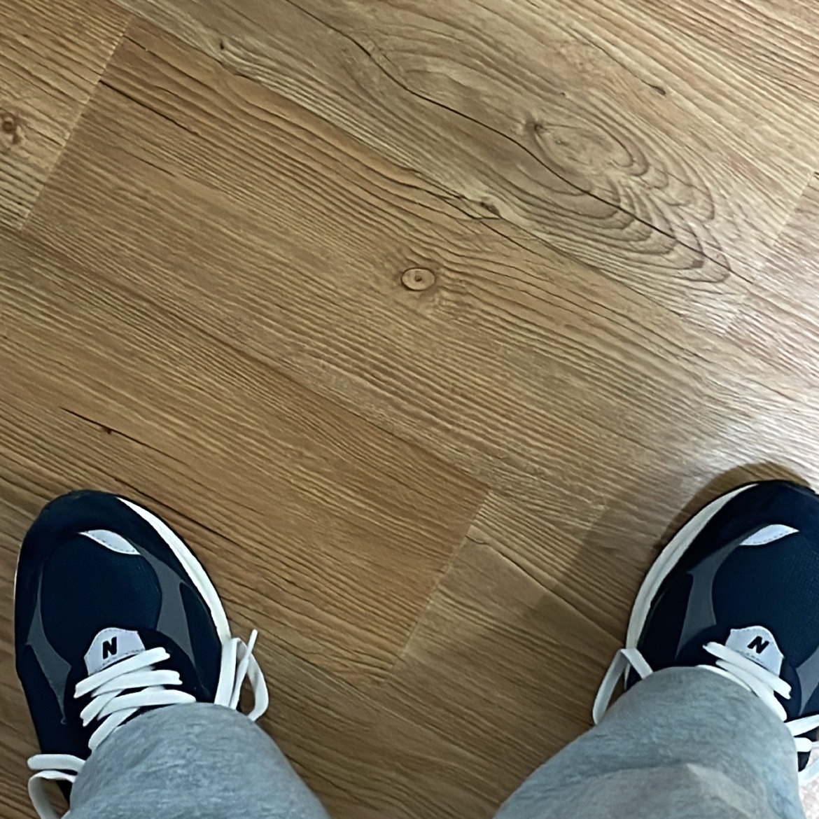 New Balance 2002R Eclipse Castlerock 착용 스타일 - 4