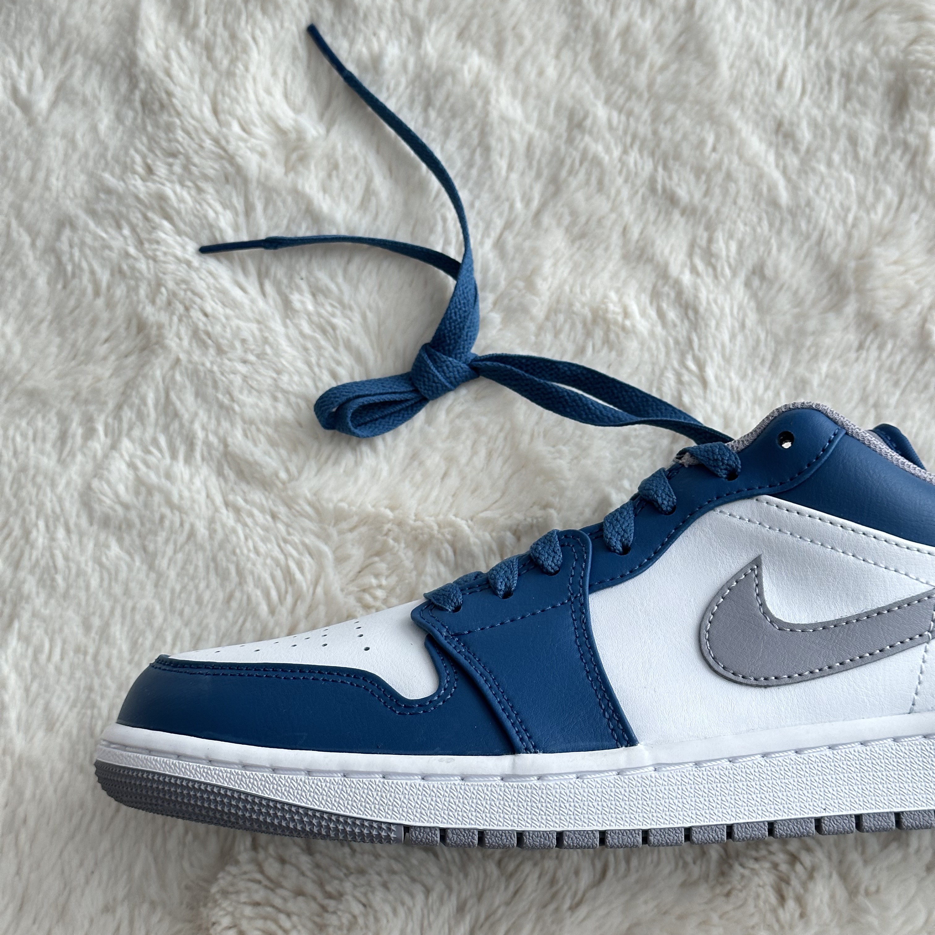 Jordan 1 Low True Blue Cement Grey 착용 스타일