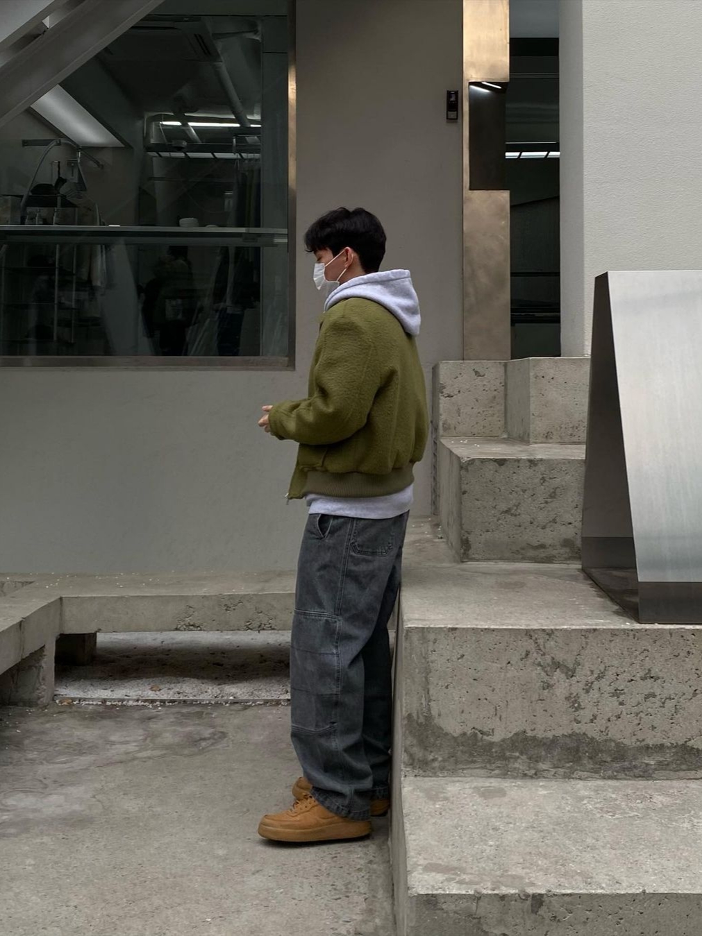 [KREAM 단독] STU Brushed Patch Pocket Alpaca Short Jacket Green 착용 스타일 - 2