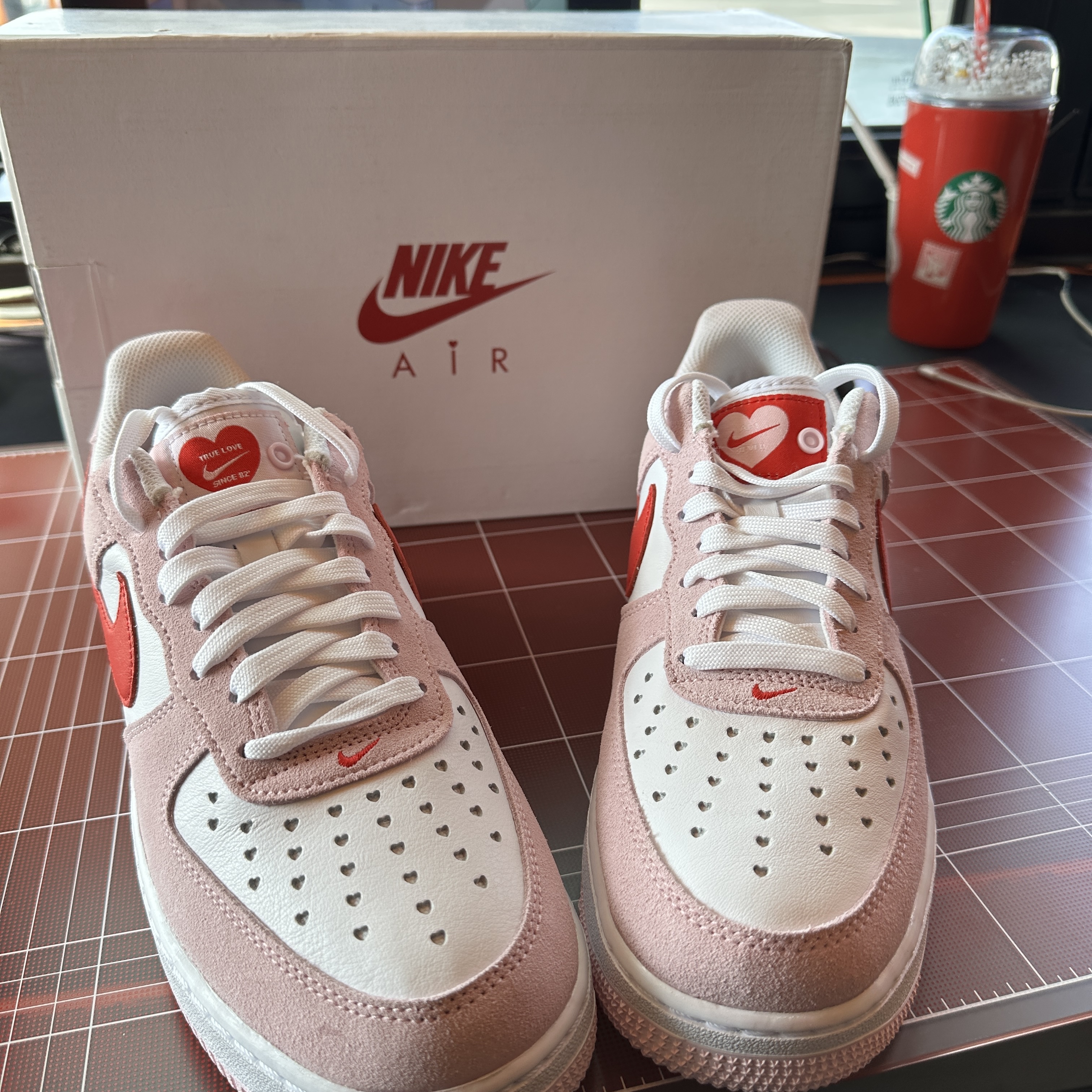 Nike Air Force 1 '07 QS Valentine's Day 착용 스타일 - 3