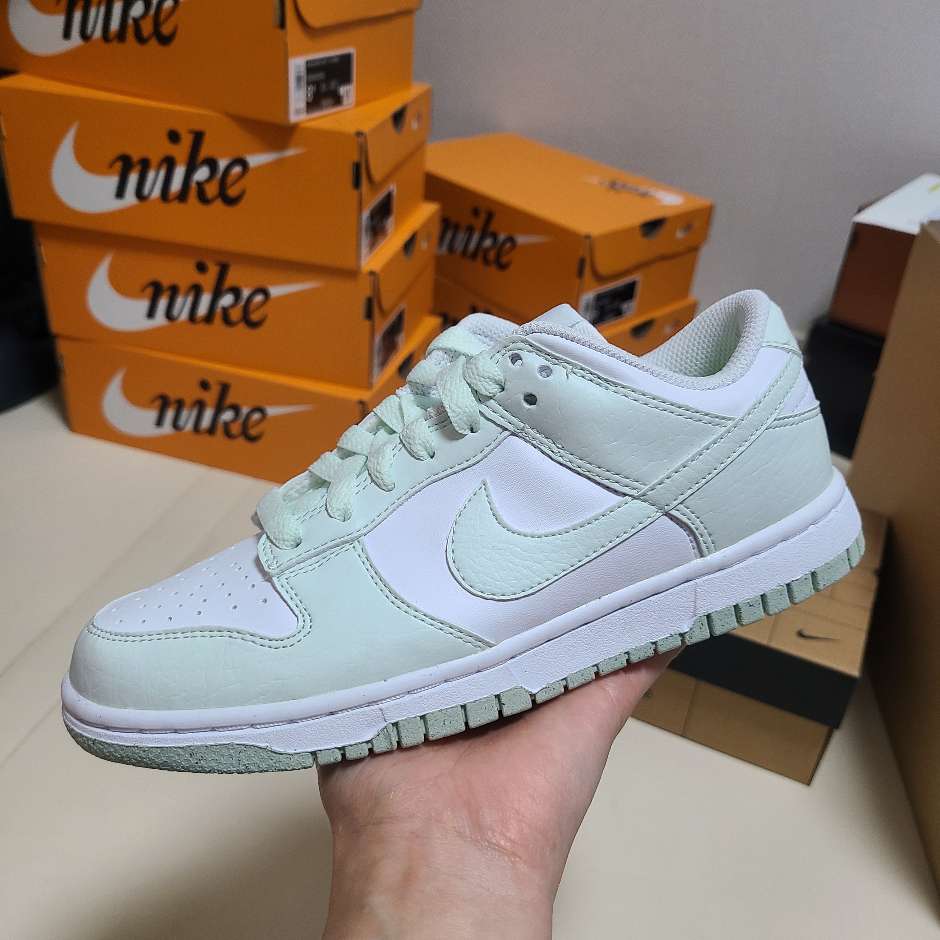(W) Nike Dunk Low Next Nature Barely Green and White 착용 스타일