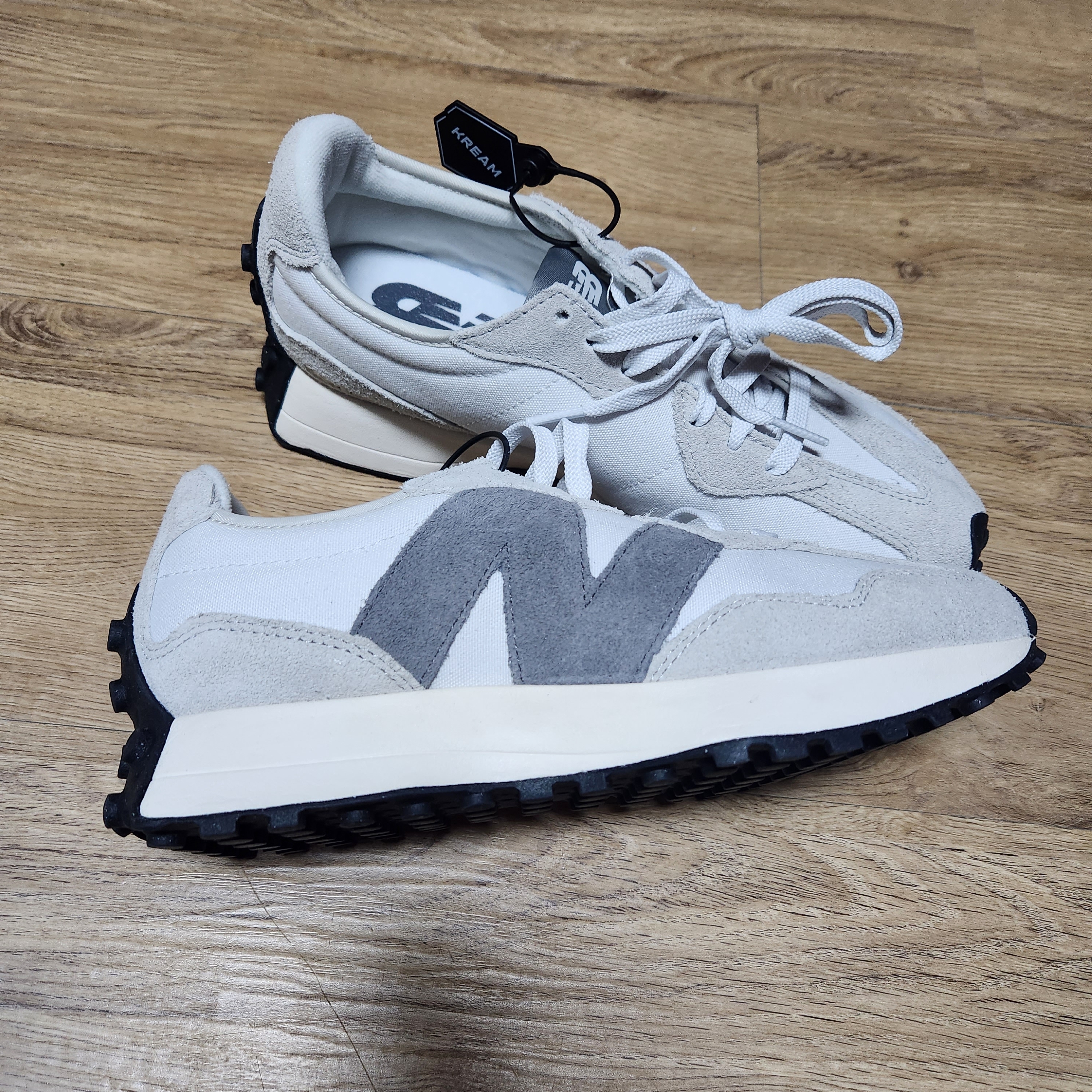 New Balance 327 Nimbus Cloud Rain Cloud 착용 스타일 - 2