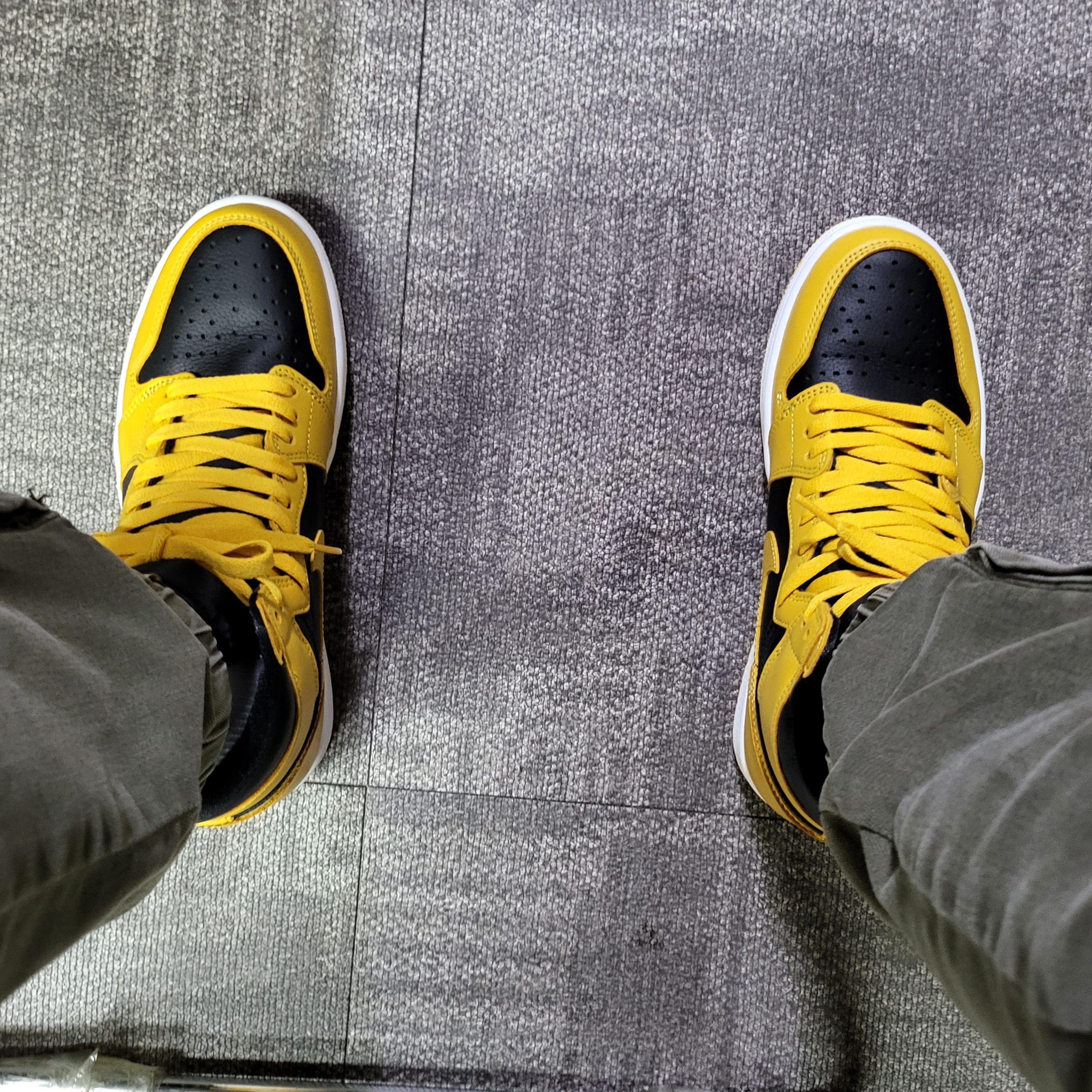 Jordan 1 Retro High OG Pollen 착용 스타일