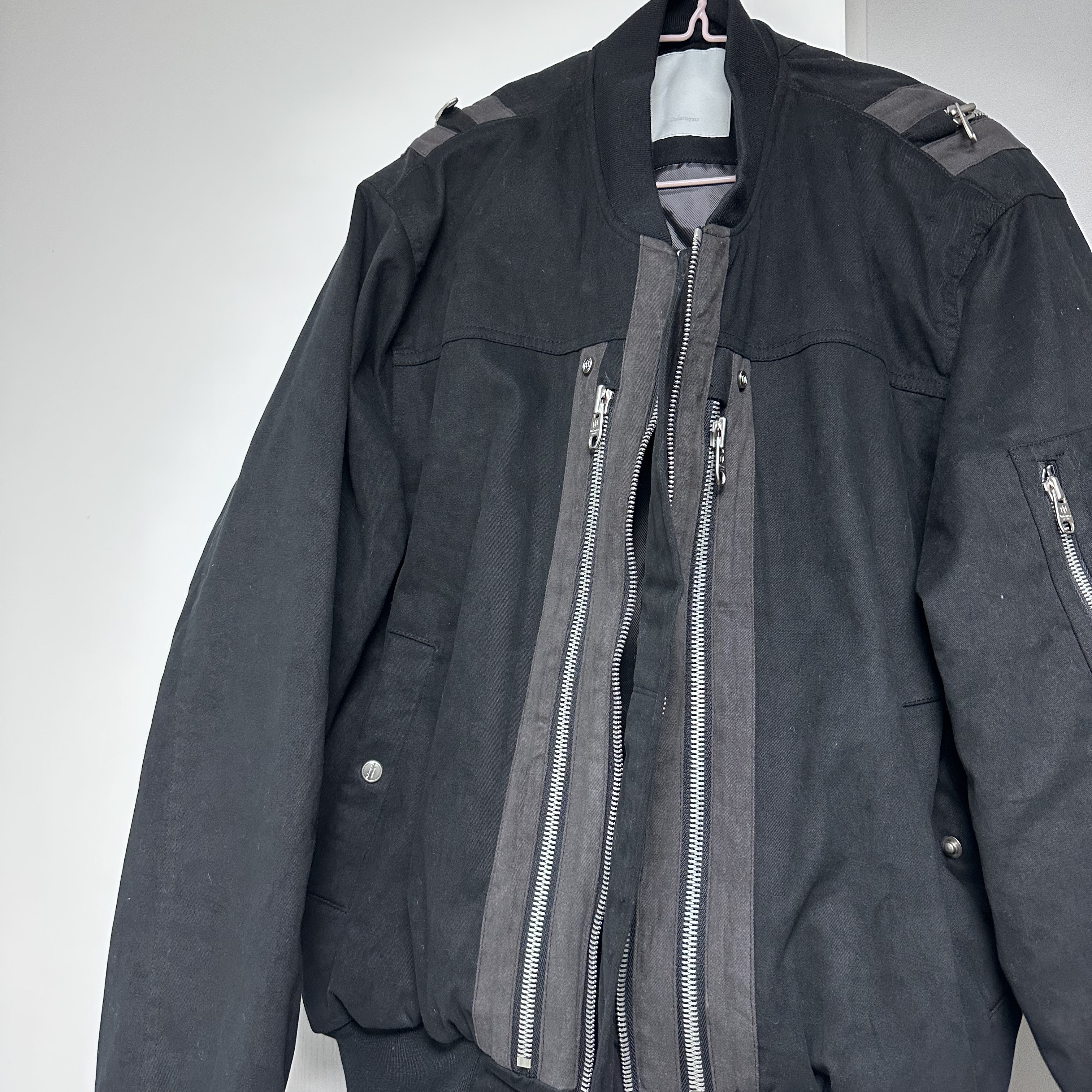 Undermycar Rumlow Back Zip Cotton Garment Bomber Dark Gull - 22FW 착용 스타일