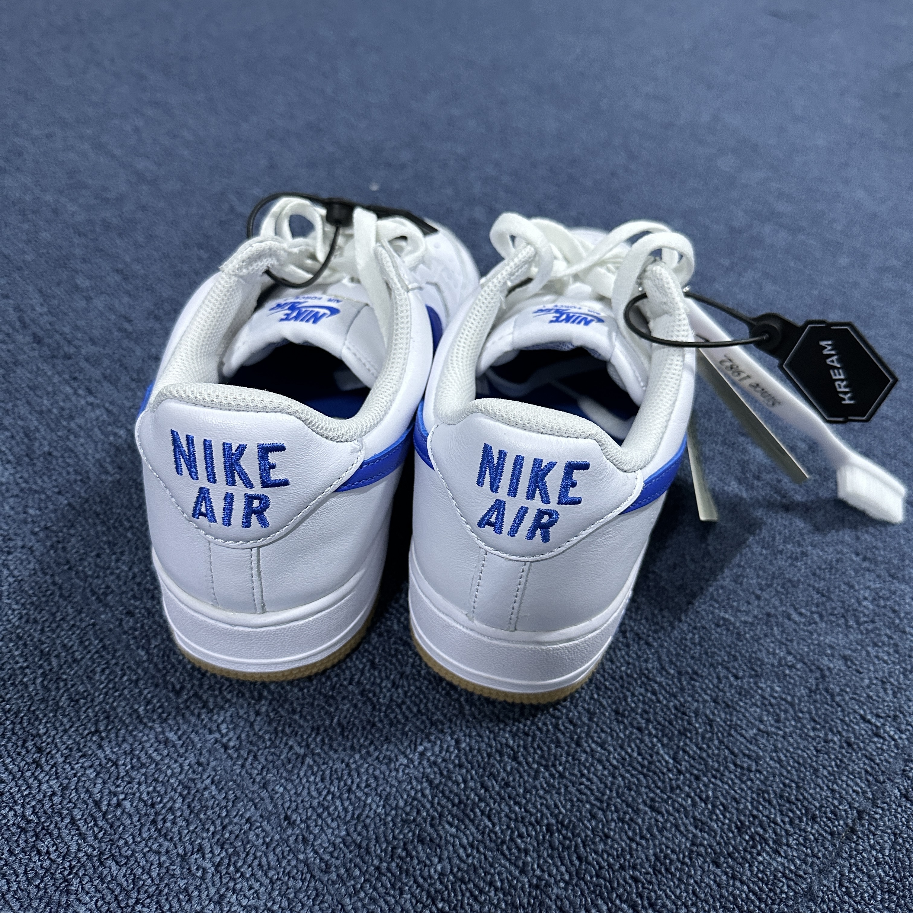 Nike Air Force 1 Low Retro Color of the Month Varsity Royal 착용 스타일 - 4