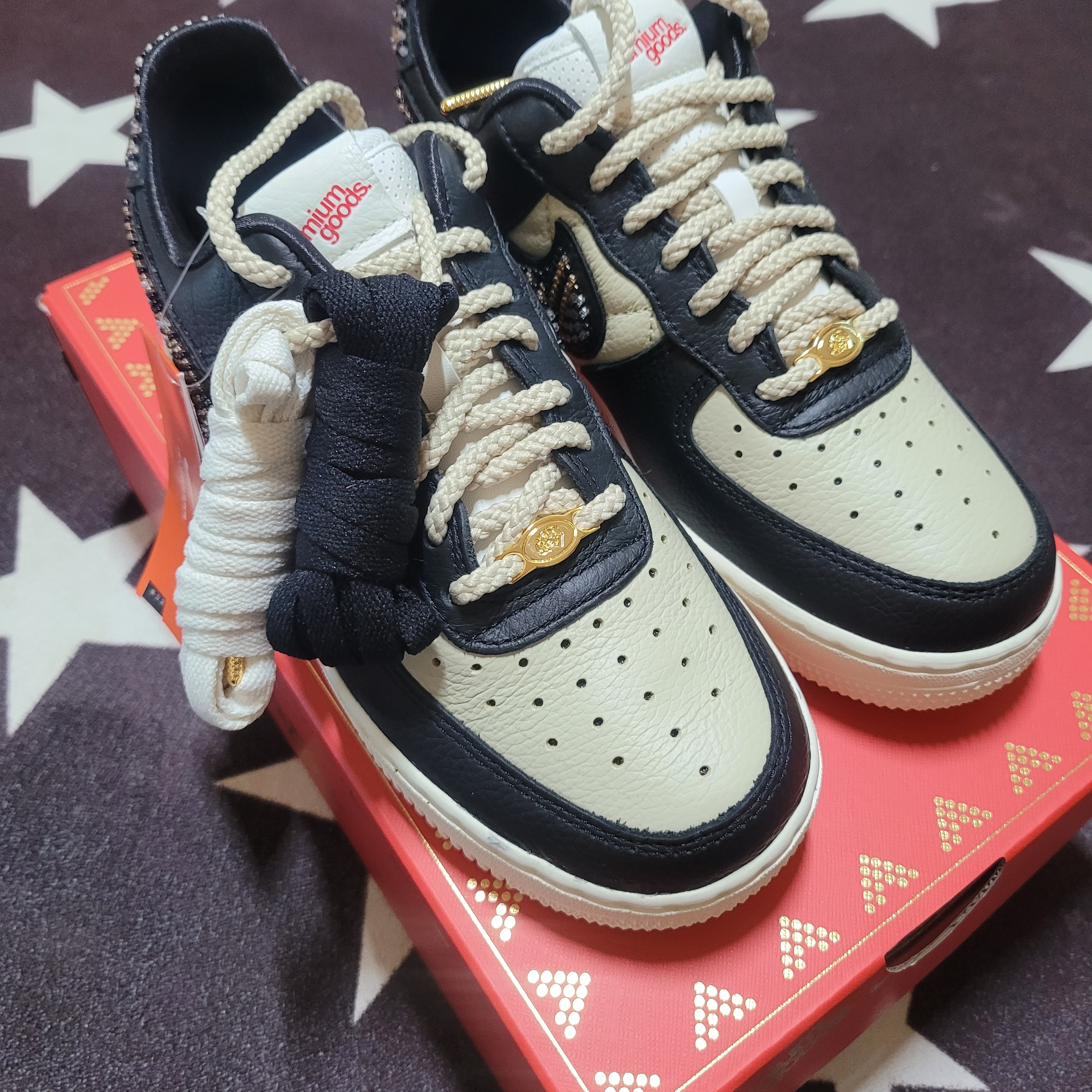 (W) Nike x Premium Goods Air Force 1 Low Black Sand 착용 스타일 - 2