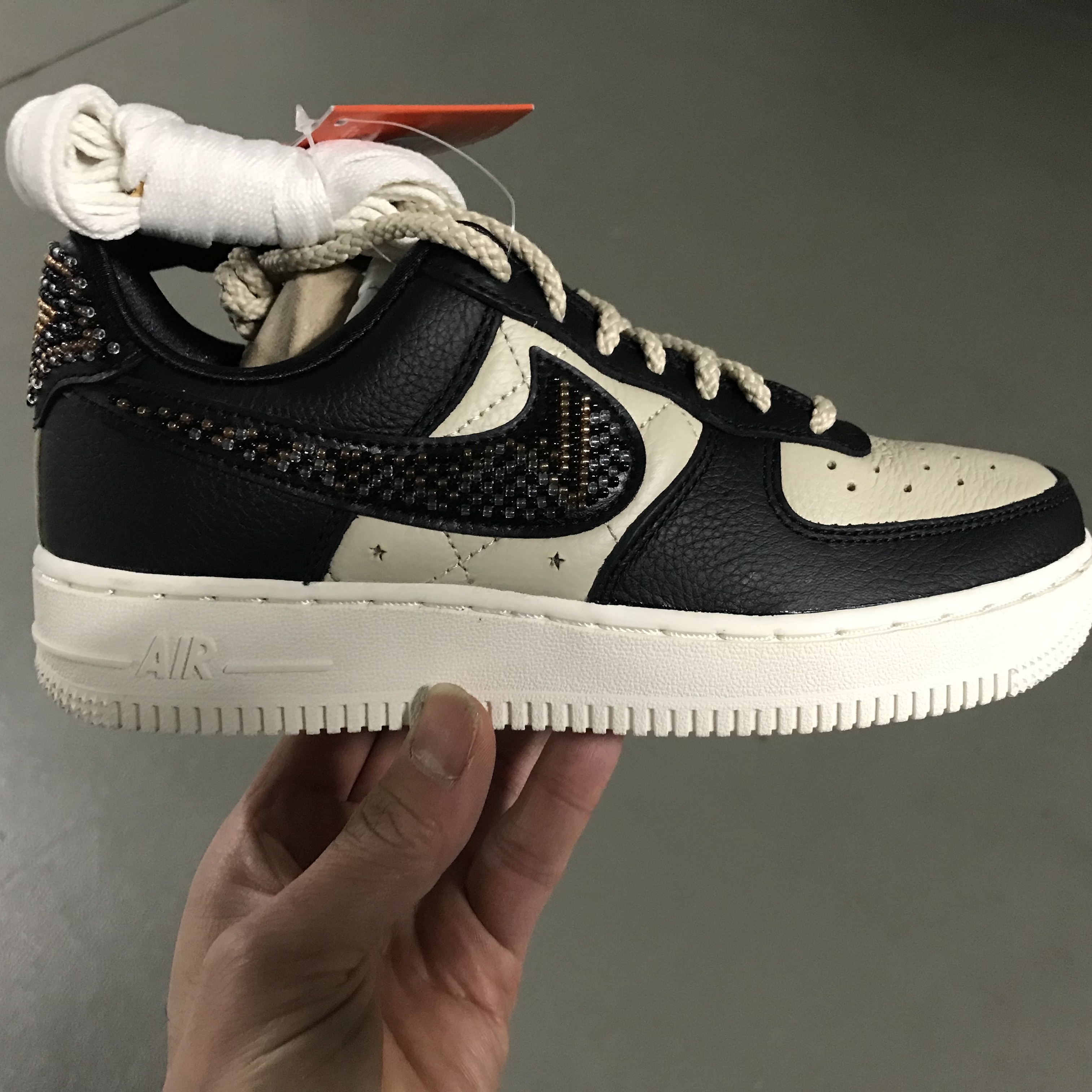 (W) Nike x Premium Goods Air Force 1 Low Black Sand 착용 스타일 - 1