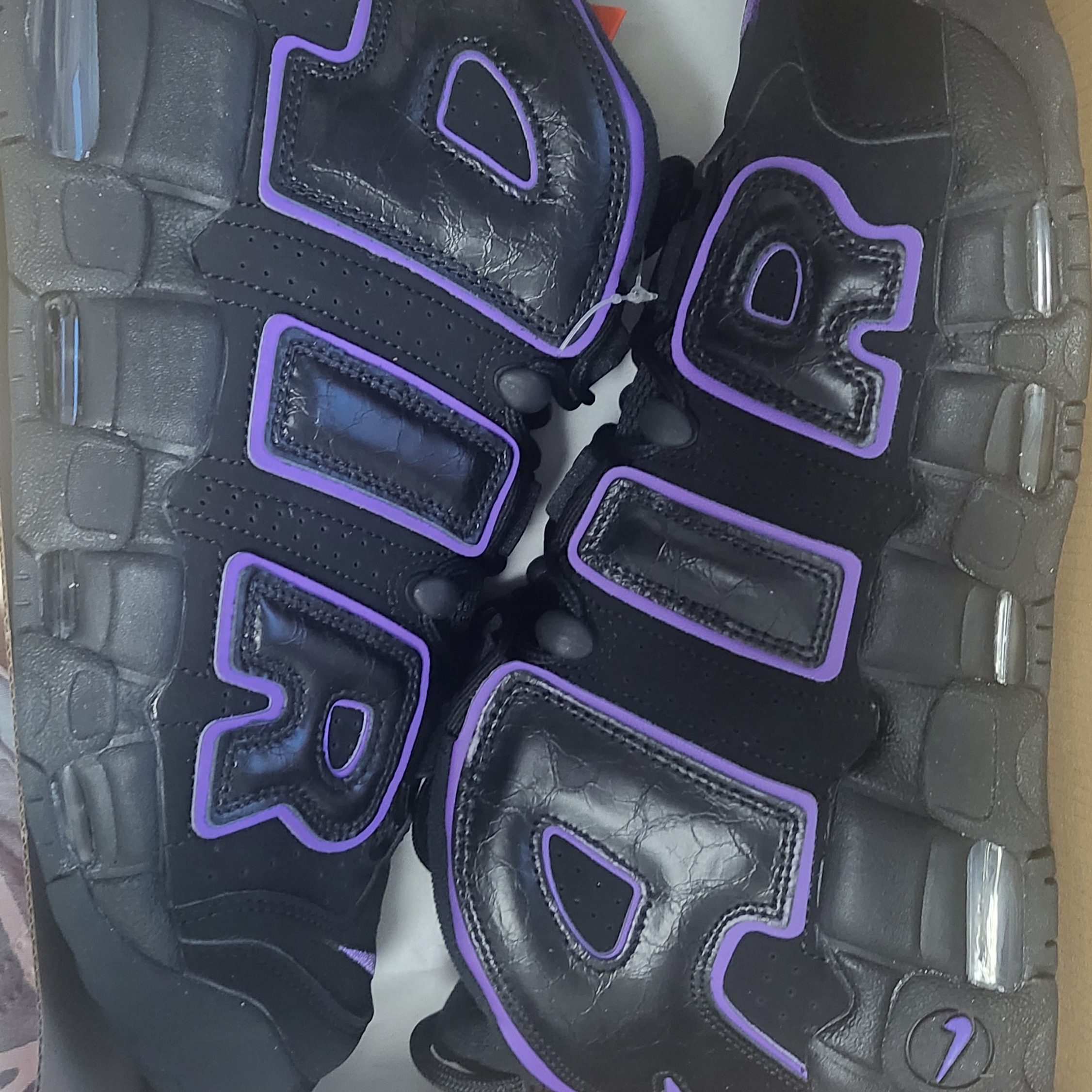 Nike Air More Uptempo 96 Black Action Grape 착용 스타일