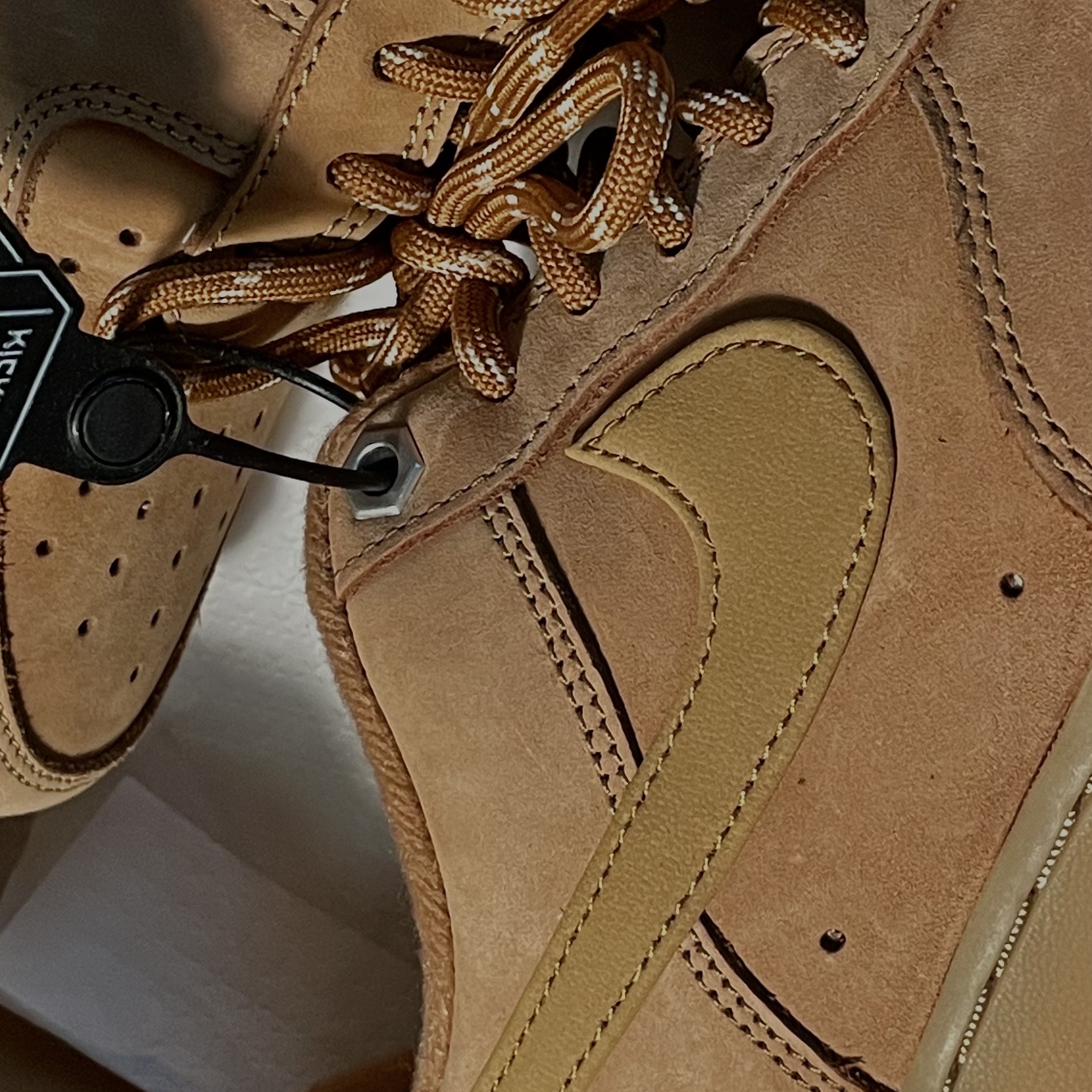 Nike Air Force 1 '07 WB Flax 착용 스타일