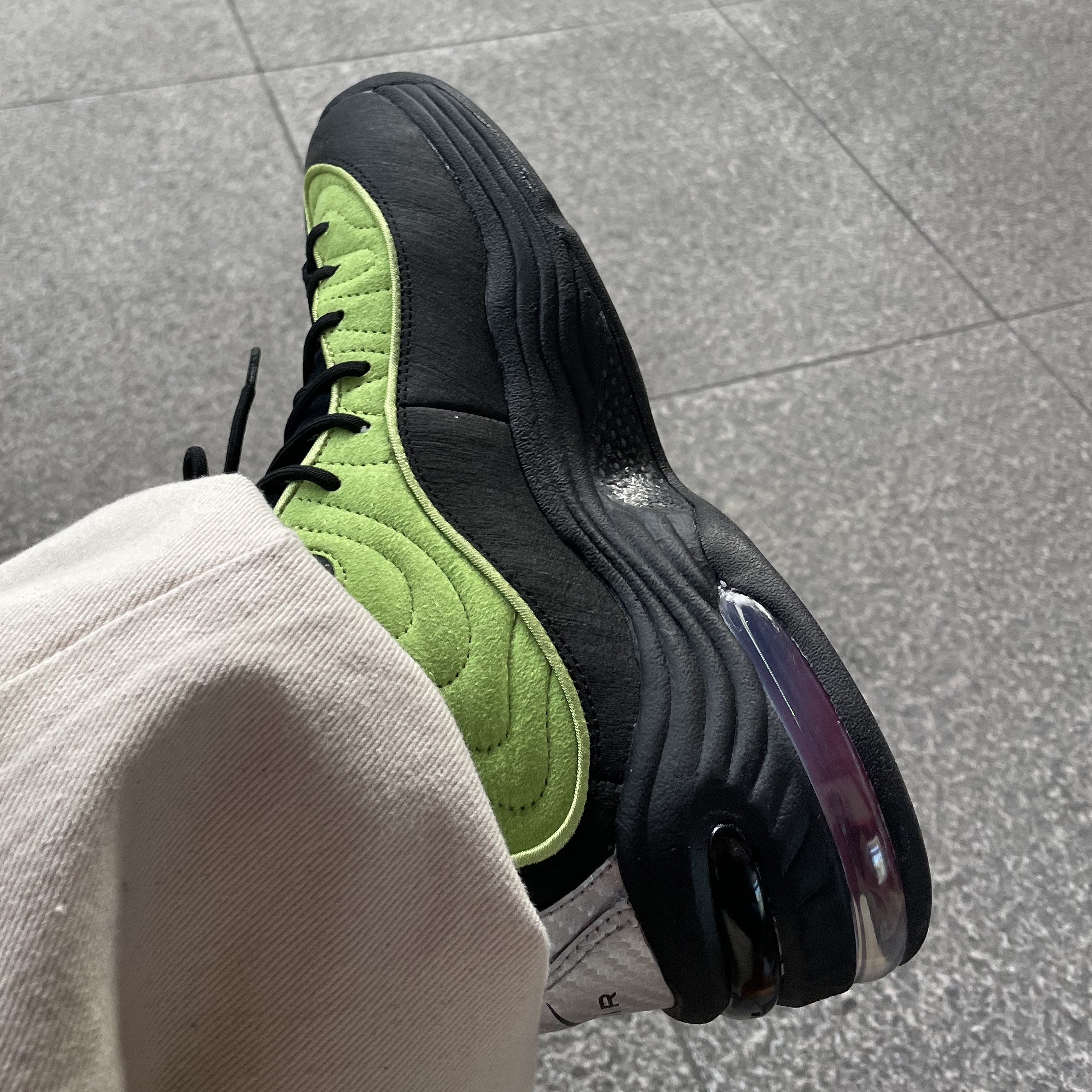 Nike x Stussy Air Penny II Vivid Green and Black 착용 스타일 - 2