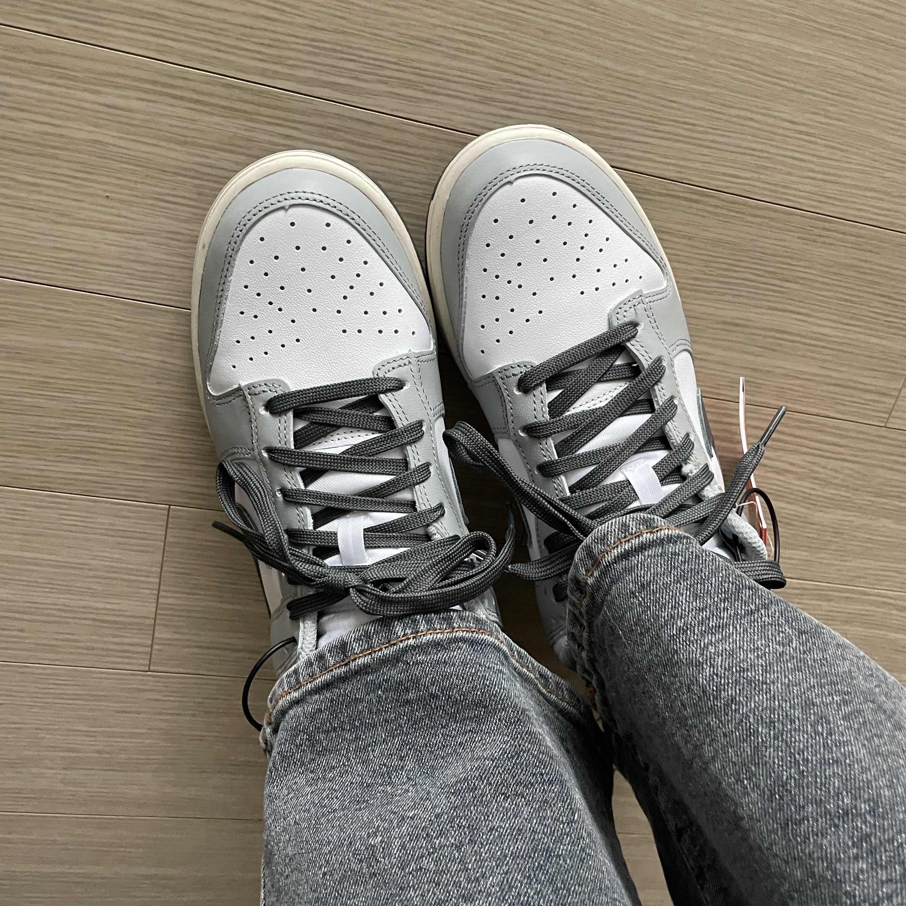 (W) Nike Dunk Low Light Smoke Grey 착용 스타일 - 1