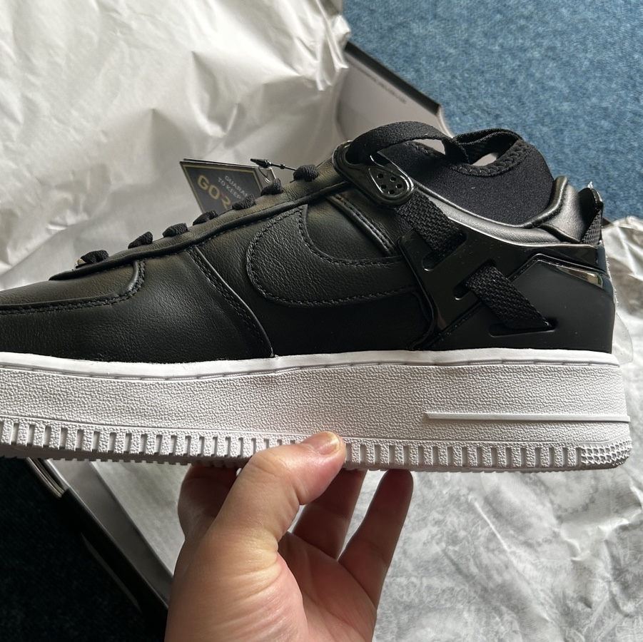 Nike x Undercover Air Force 1 Low SP Black 착용 스타일 - 5