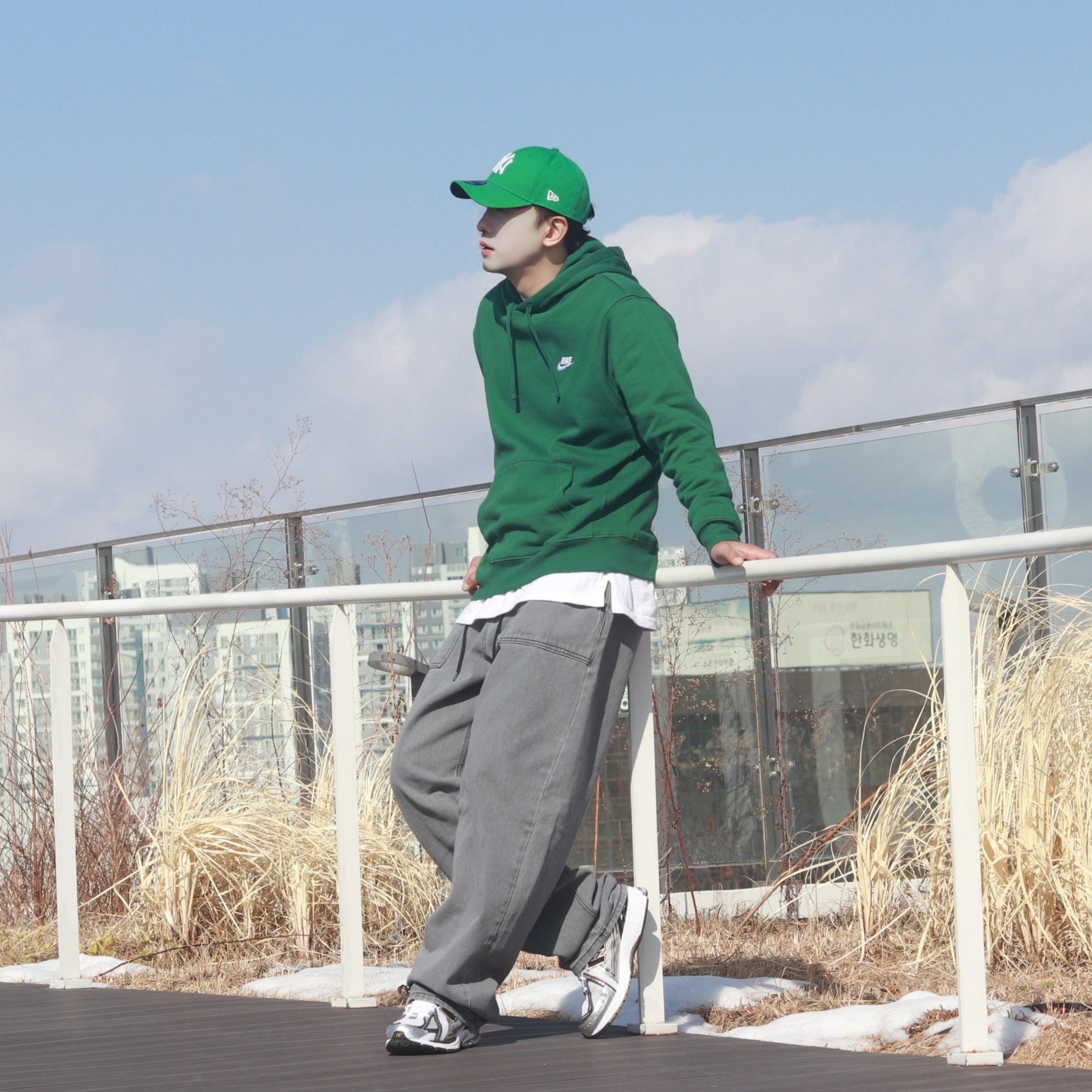 New Balance 1906R White Gold 착용 스타일 - 1