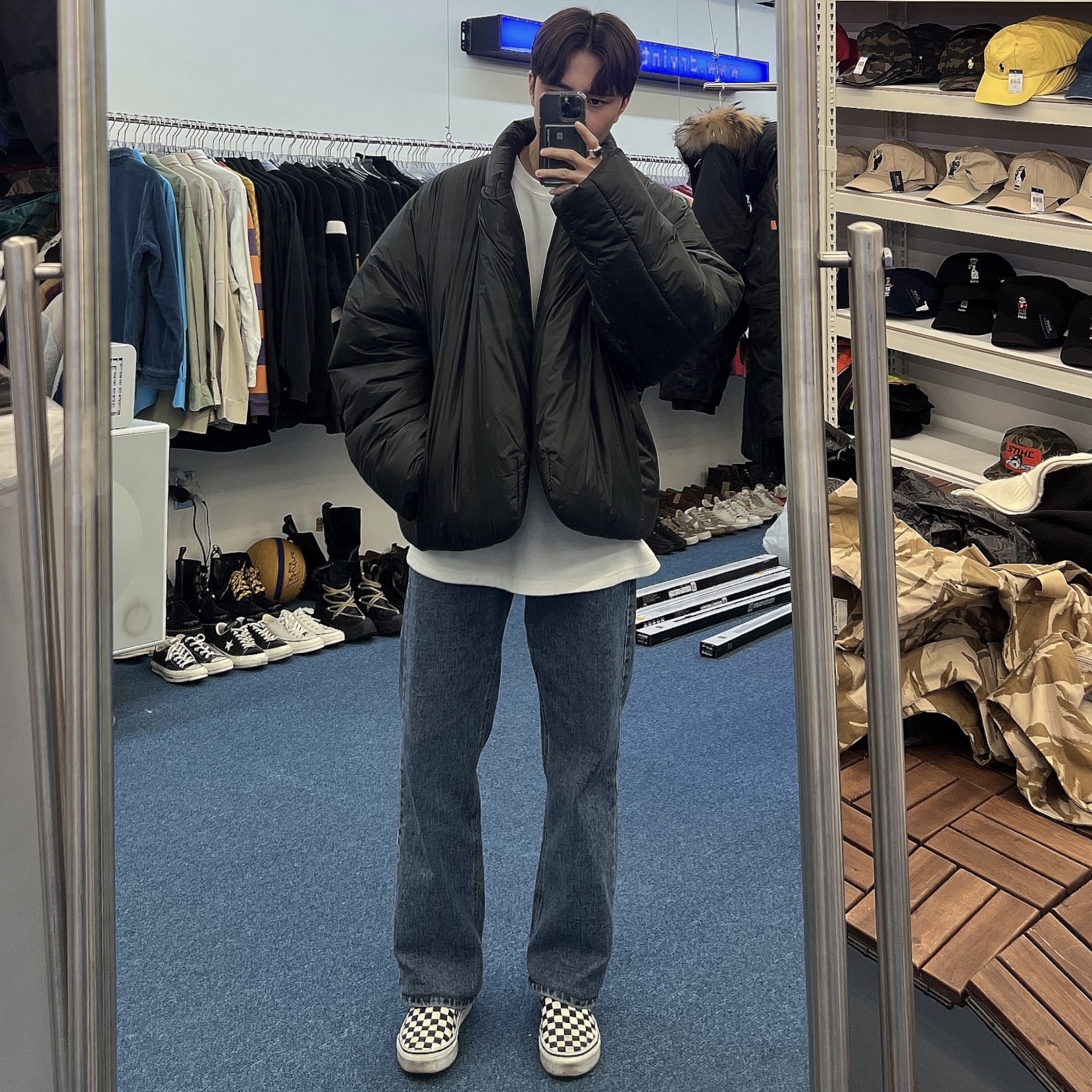 Yeezy Gap Engineered By Balenciaga Round Jacket 2 Black 착용 스타일