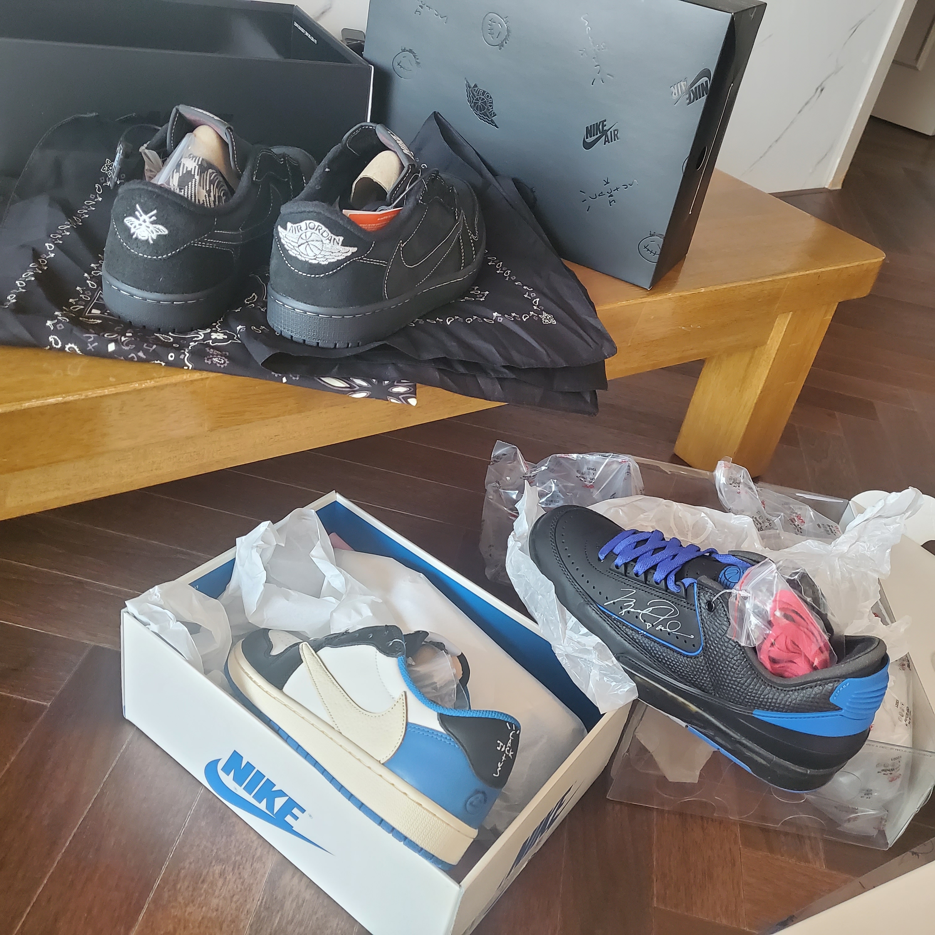 Jordan 1 x Travis Scott Retro Low OG SP Black Phantom, Jordan 1 x Travis Scott x Fragment Retro Low OG SP Military Blue 착용 스타일 - 1