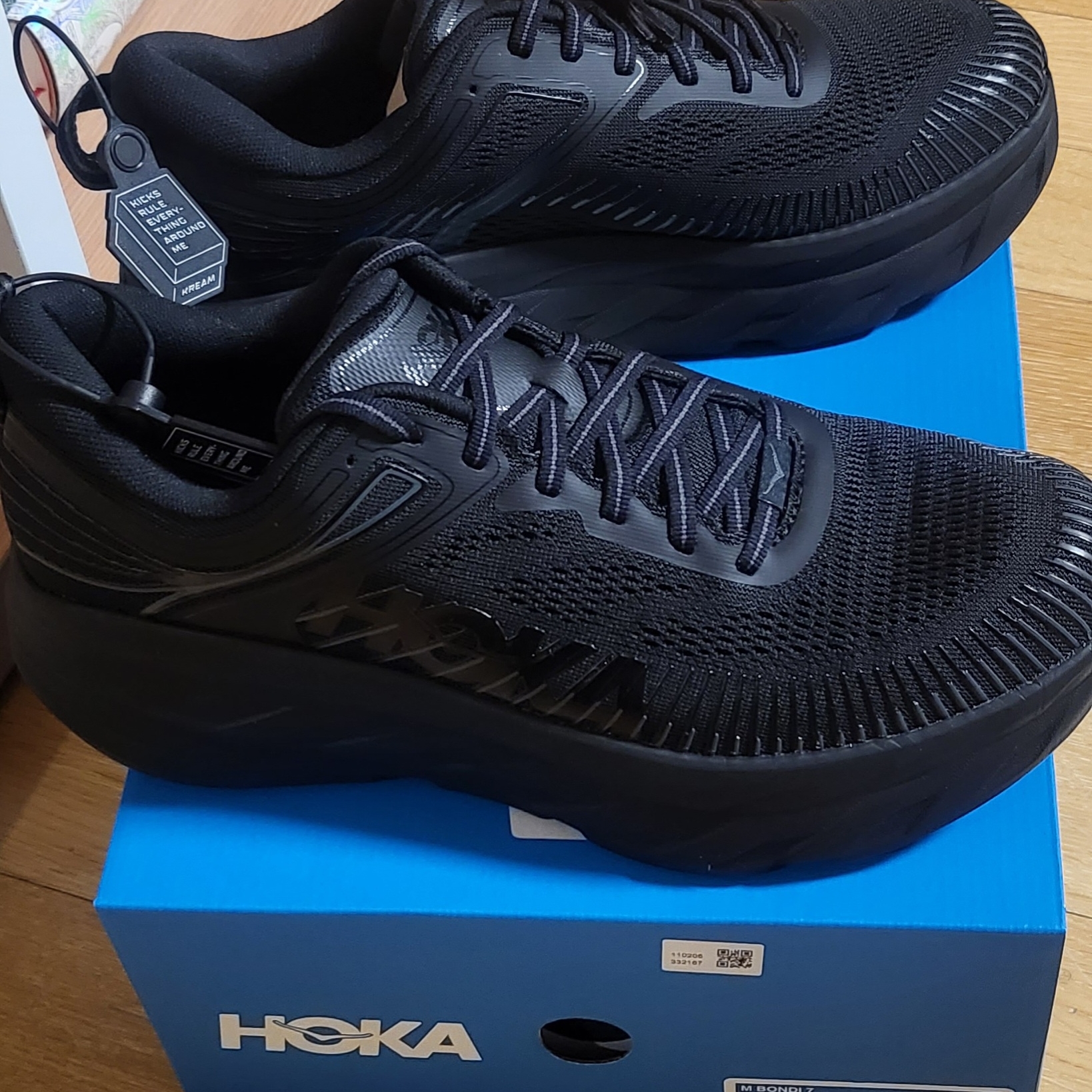 Hoka Bondi 7 Black 착용 스타일 - 1