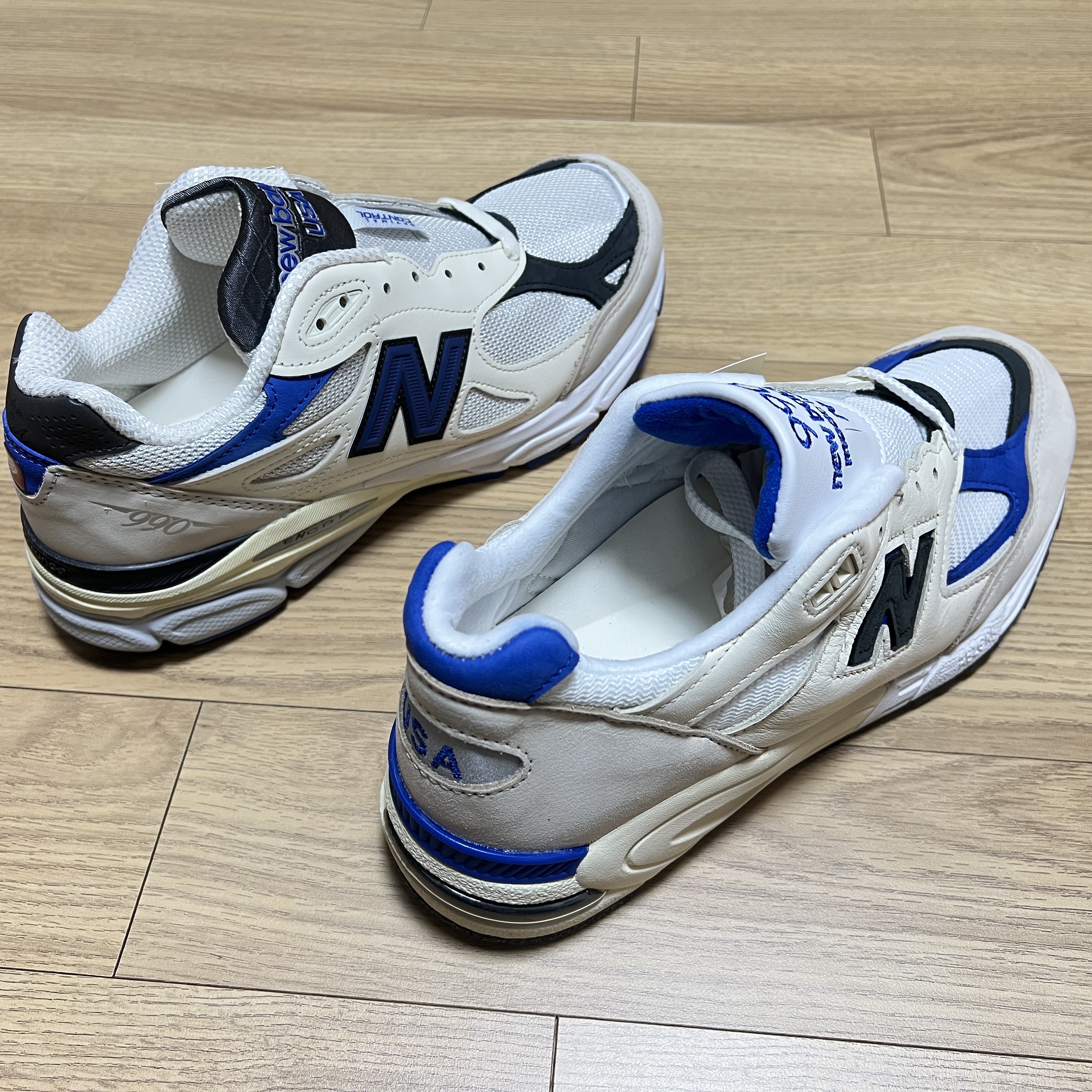 New Balance 990v2 Made in USA White Blue, New Balance 990v3 Made in USA White Blue 착용 스타일 - 1