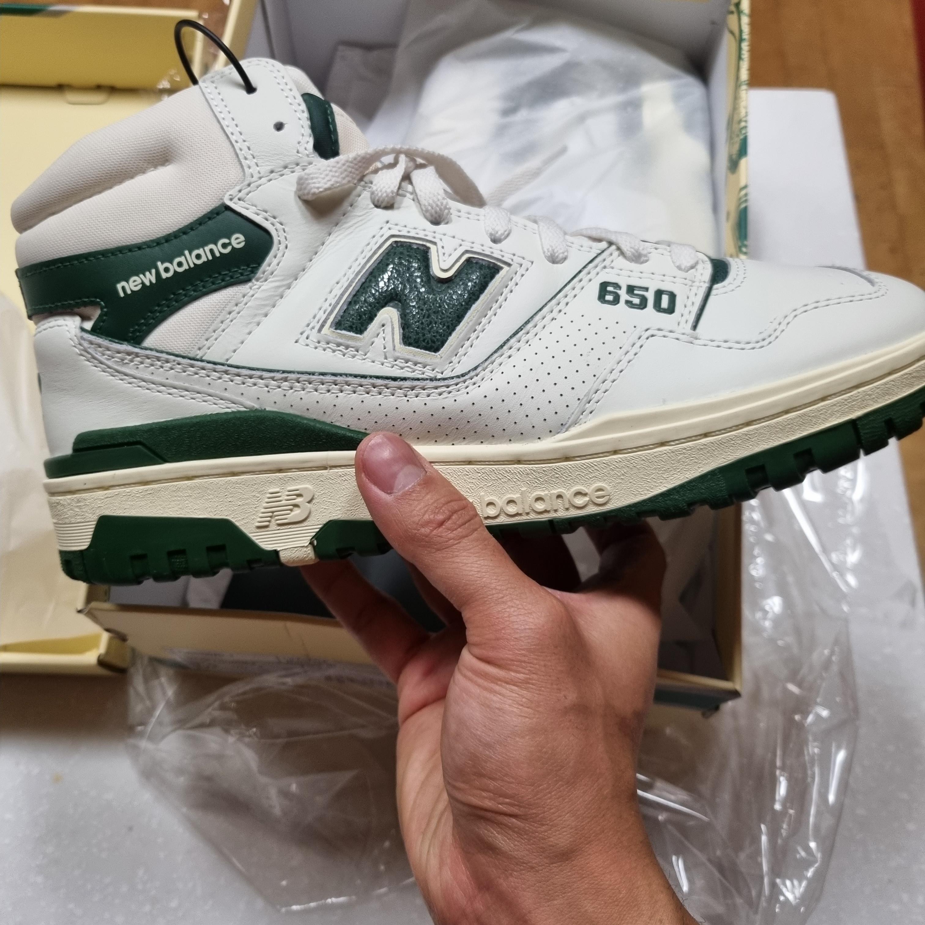 New Balance x Aime Leon Dore 650R White Green 착용 스타일 - 1