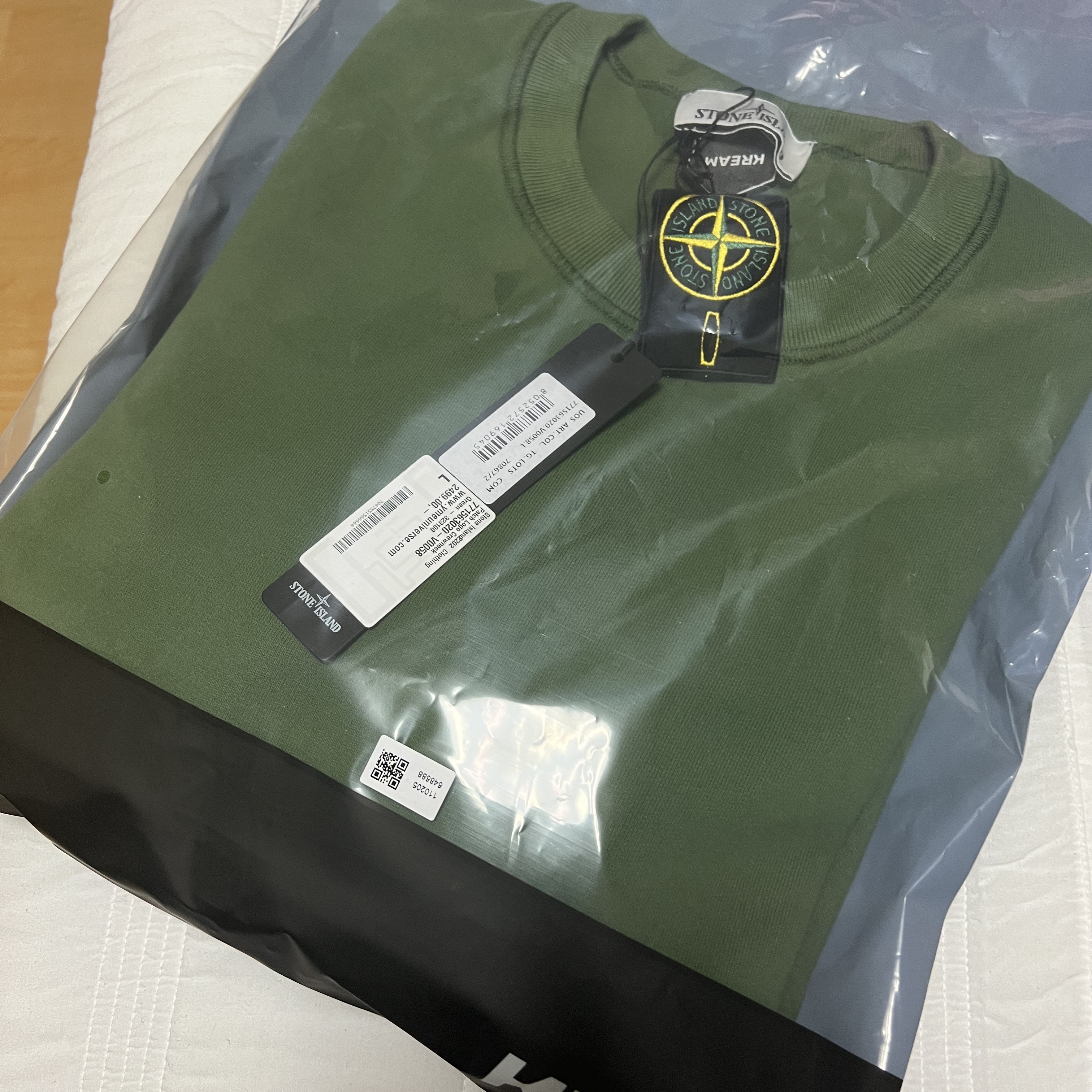 Stone Island 63020 Crewneck Sweatshirt Olive Green - 22FW 착용 스타일