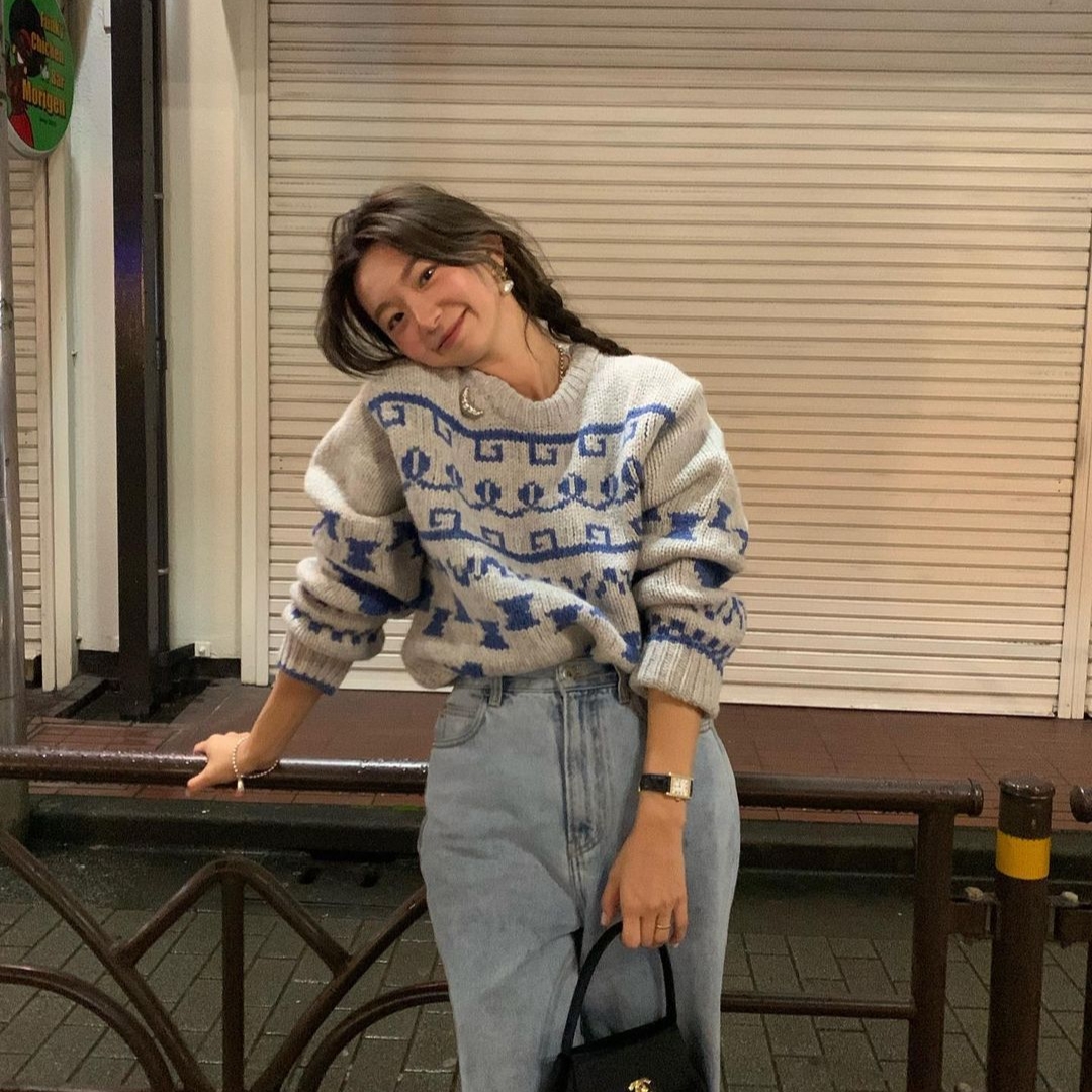 [KREAM 단독] STU Women Nordic Jacquard Sweater Grey 착용 스타일