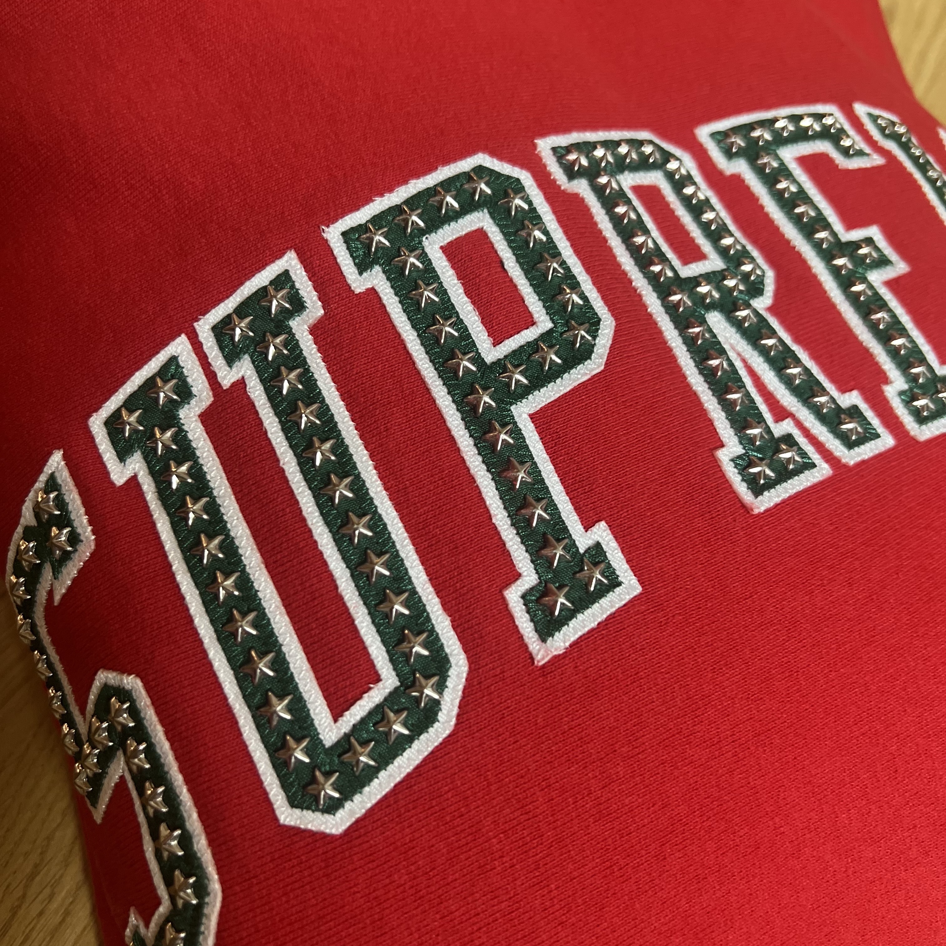 Supreme Stars Arc Hooded Sweatshirt Red - 22SS 착용 스타일 - 2