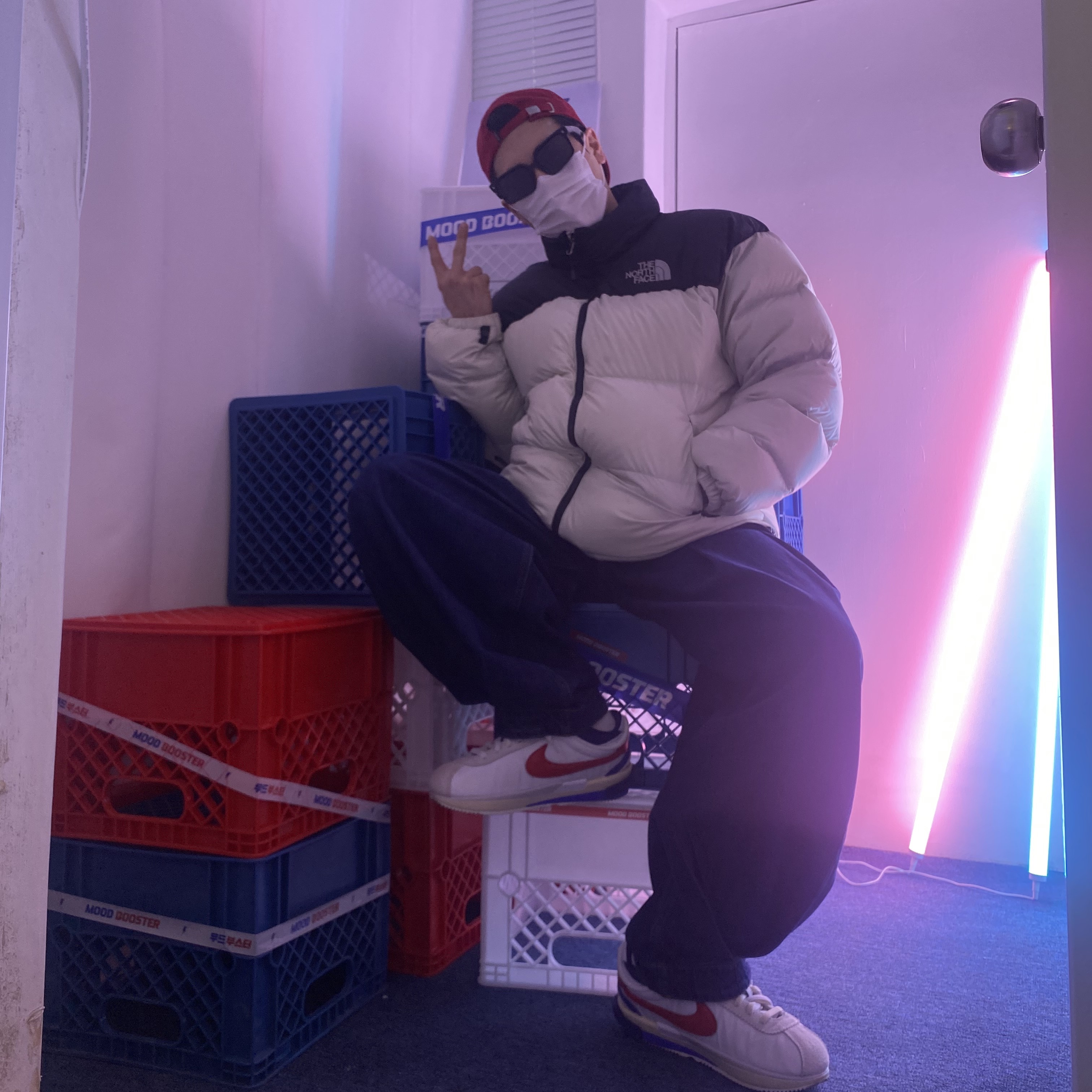 The North Face Nuptse Hybrid Down Ball White Sand, Zara x Ader Error Wide Leg Jeans Blue 착용 스타일 - 1