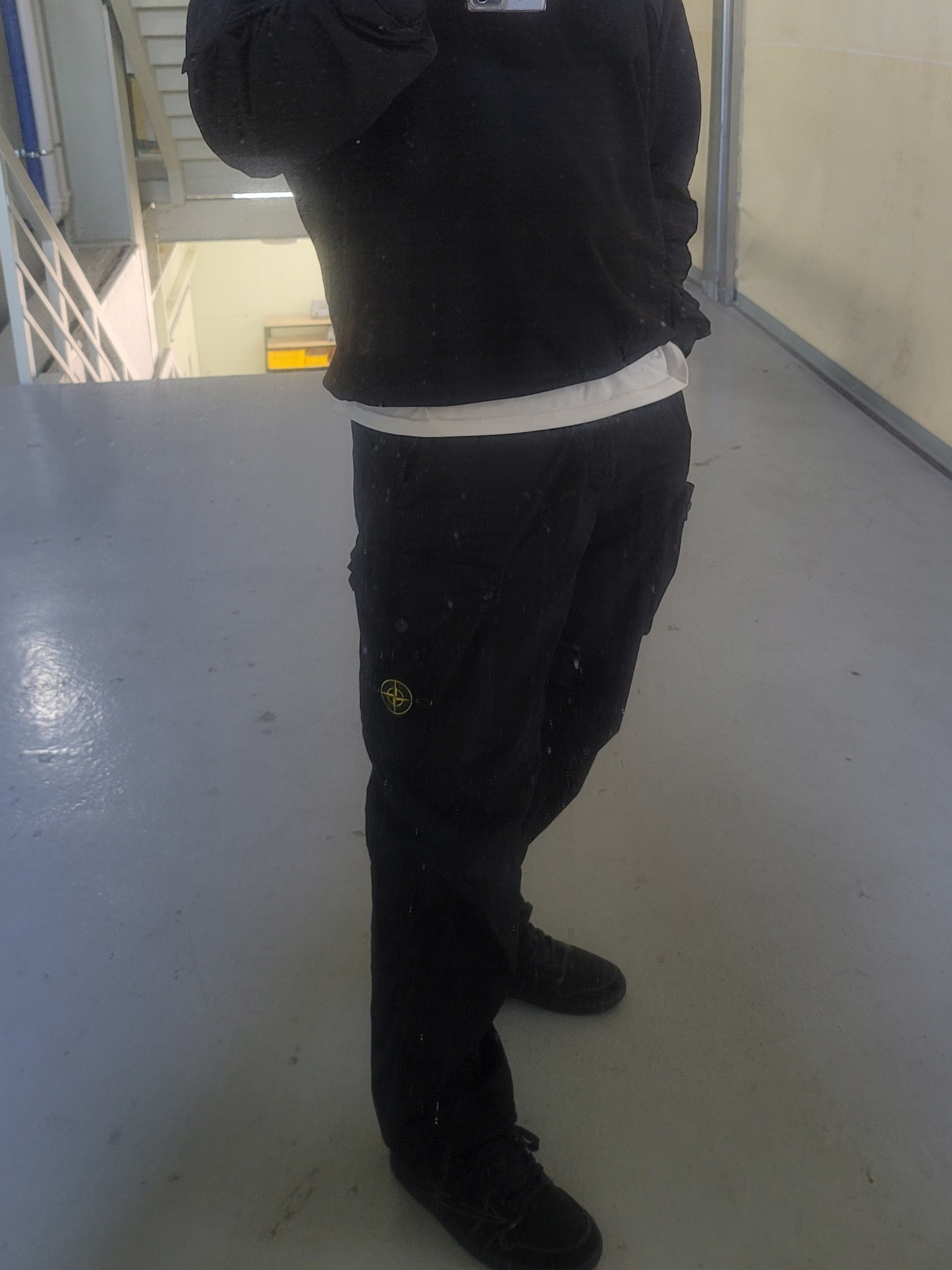 Jordan 1 x Travis Scott Retro Low OG SP Black Phantom, Stone Island 30203 Cargo Pants 5 Pockets Black - 21SS 착용 스타일