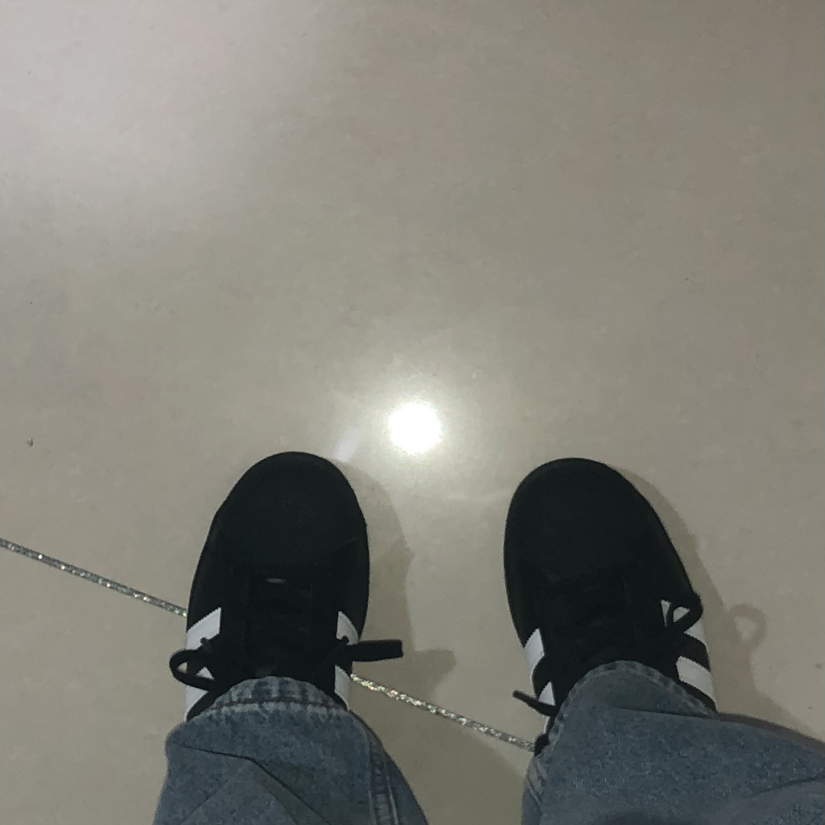 Adidas Superstar Core Black White 착용 스타일 - 2