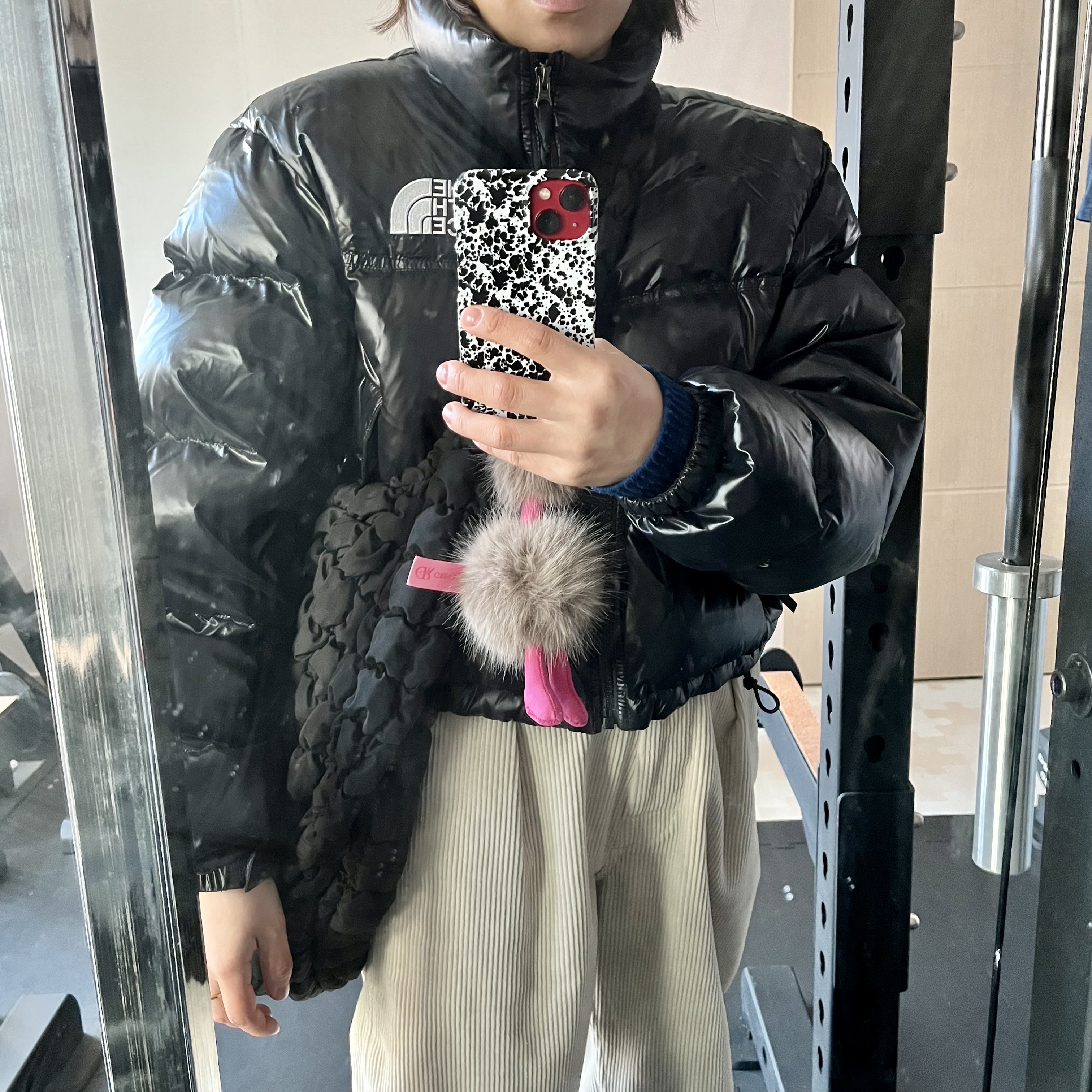 (W) The North Face Nuptse Short Jacket TNF Black, COS Quilted Oversized Shoulder Bag Black 착용 스타일