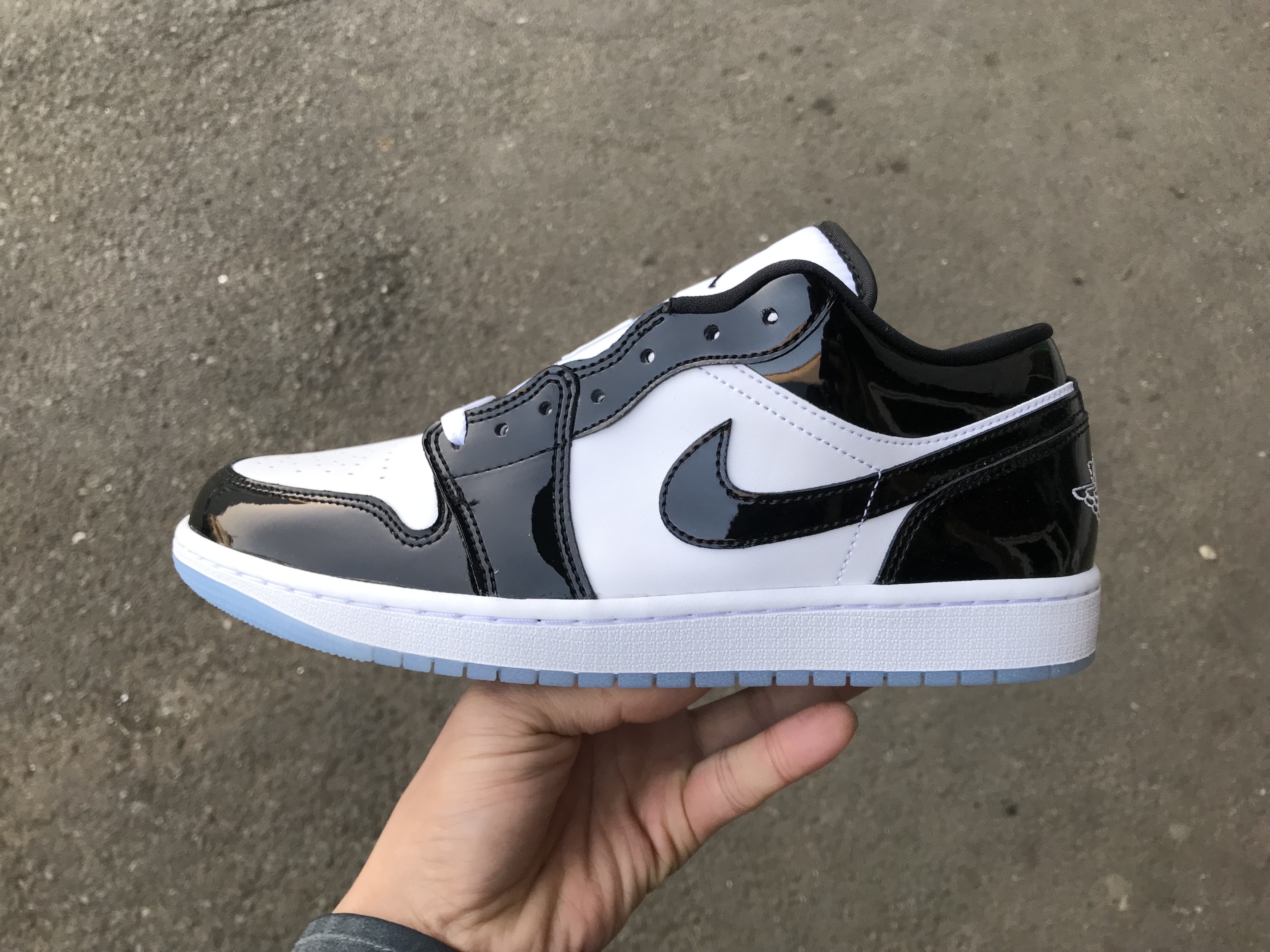 Jordan 1 Low SE Concord 착용 스타일 - 1
