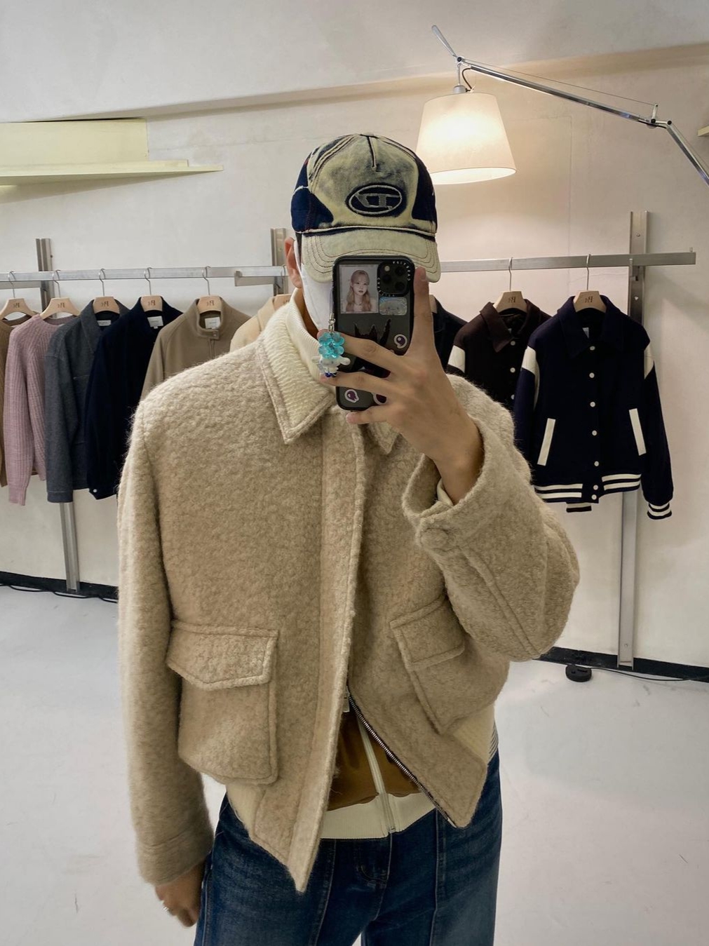 [KREAM 단독] STU Brushed Panels Short Jacket Beige 착용 스타일 - 2